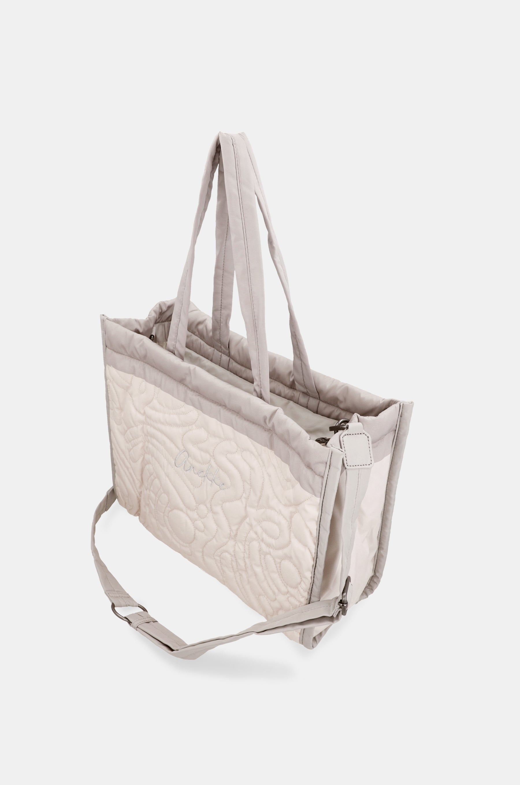 White padded beach bag