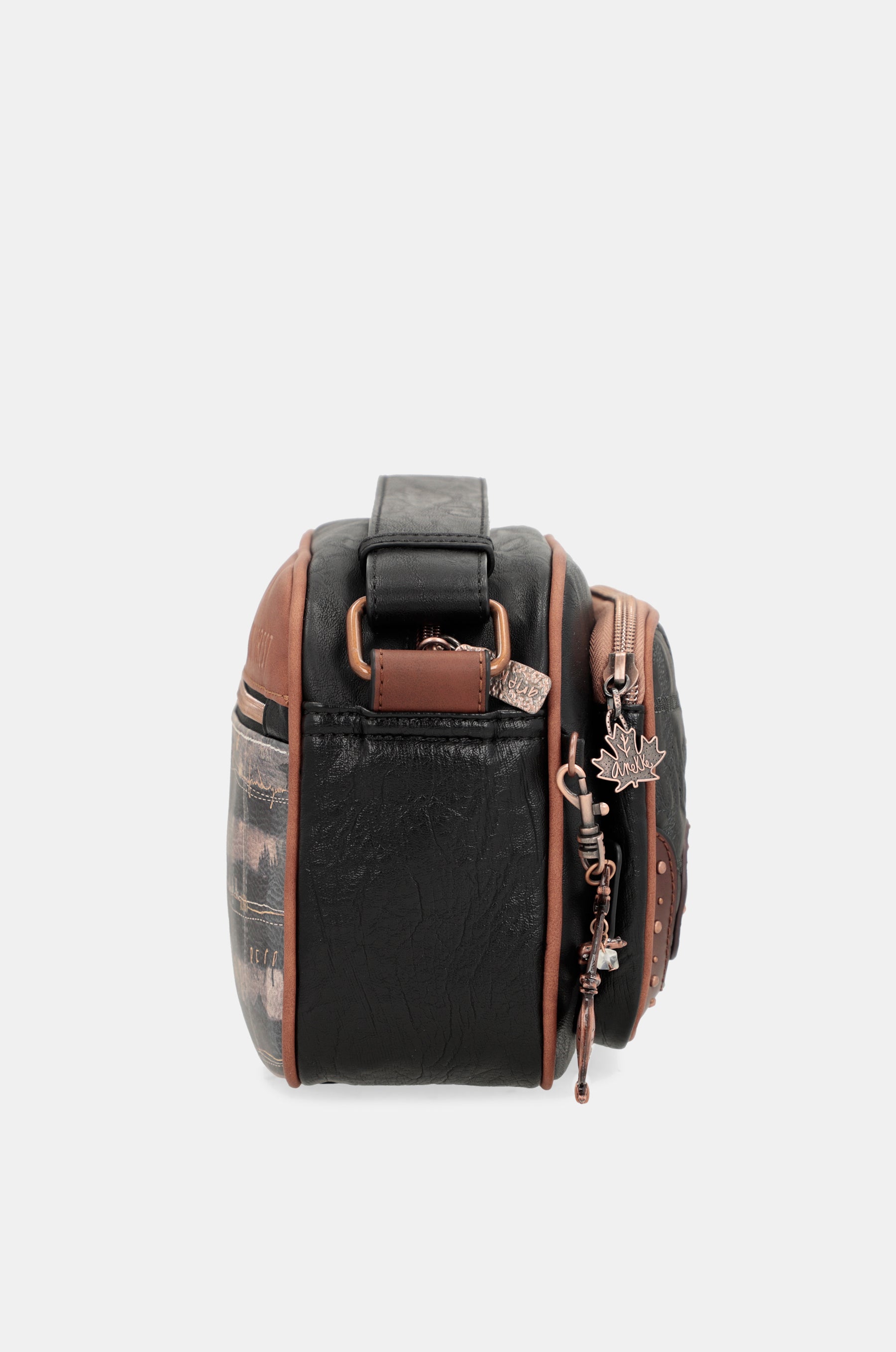 Wild shoulder bag with front pocket