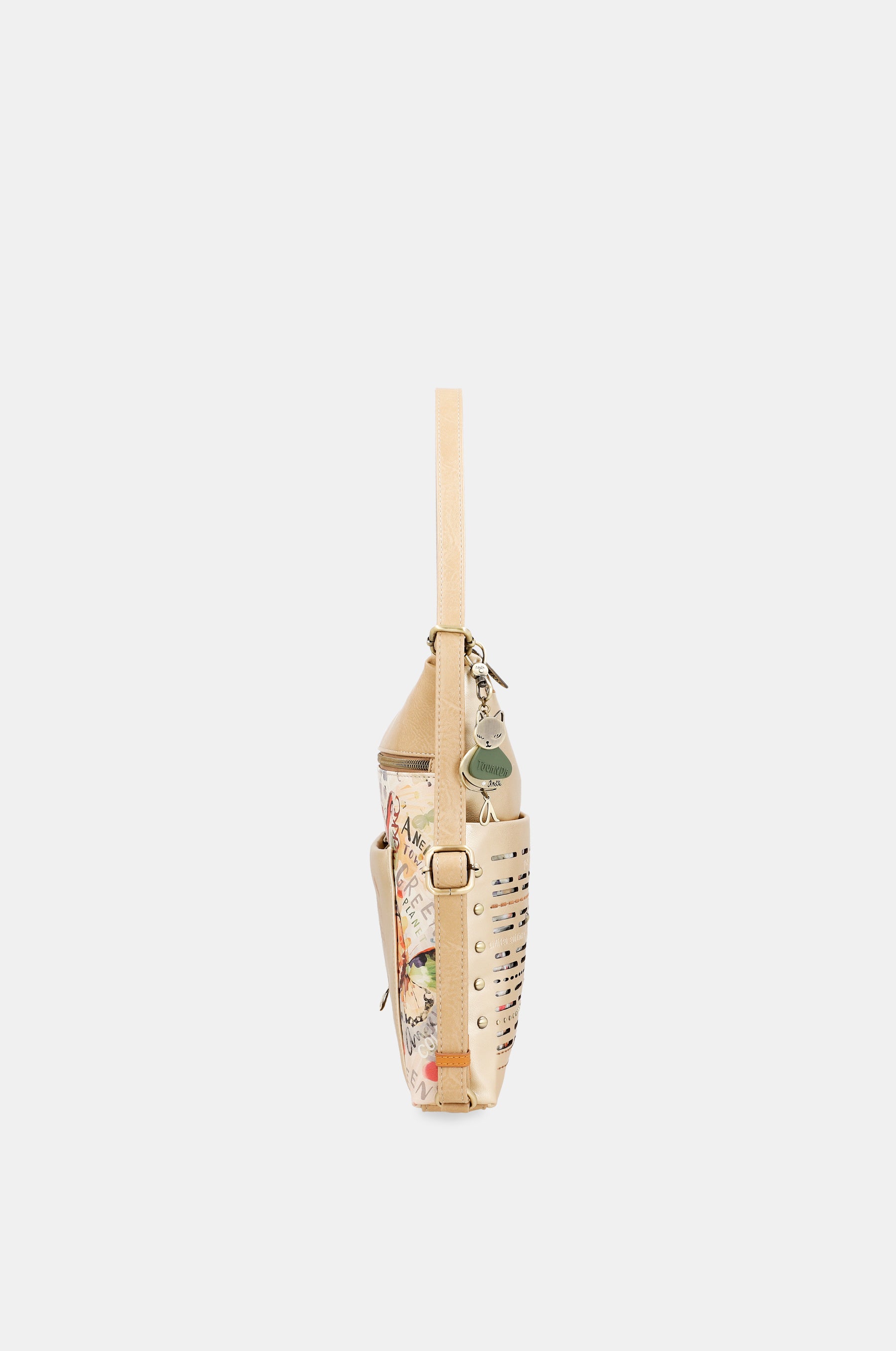 Nature Pachamama convertible golden bag into a rucksack