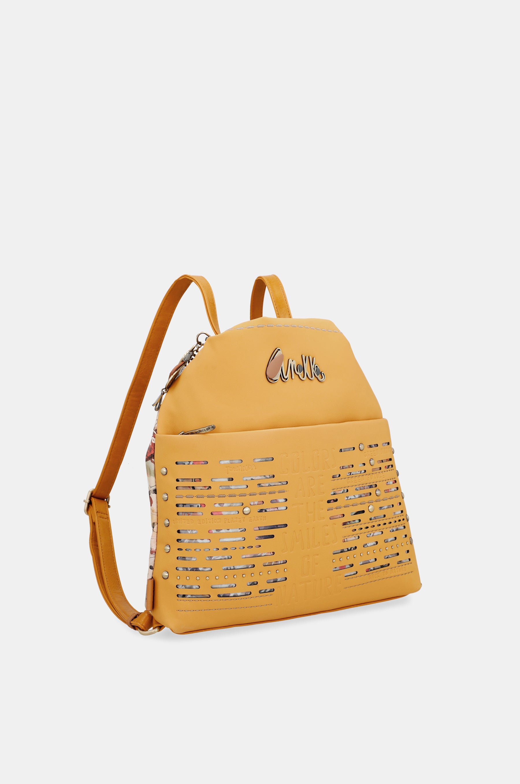 Nature Pachamama convertible ochre bag into a backpack