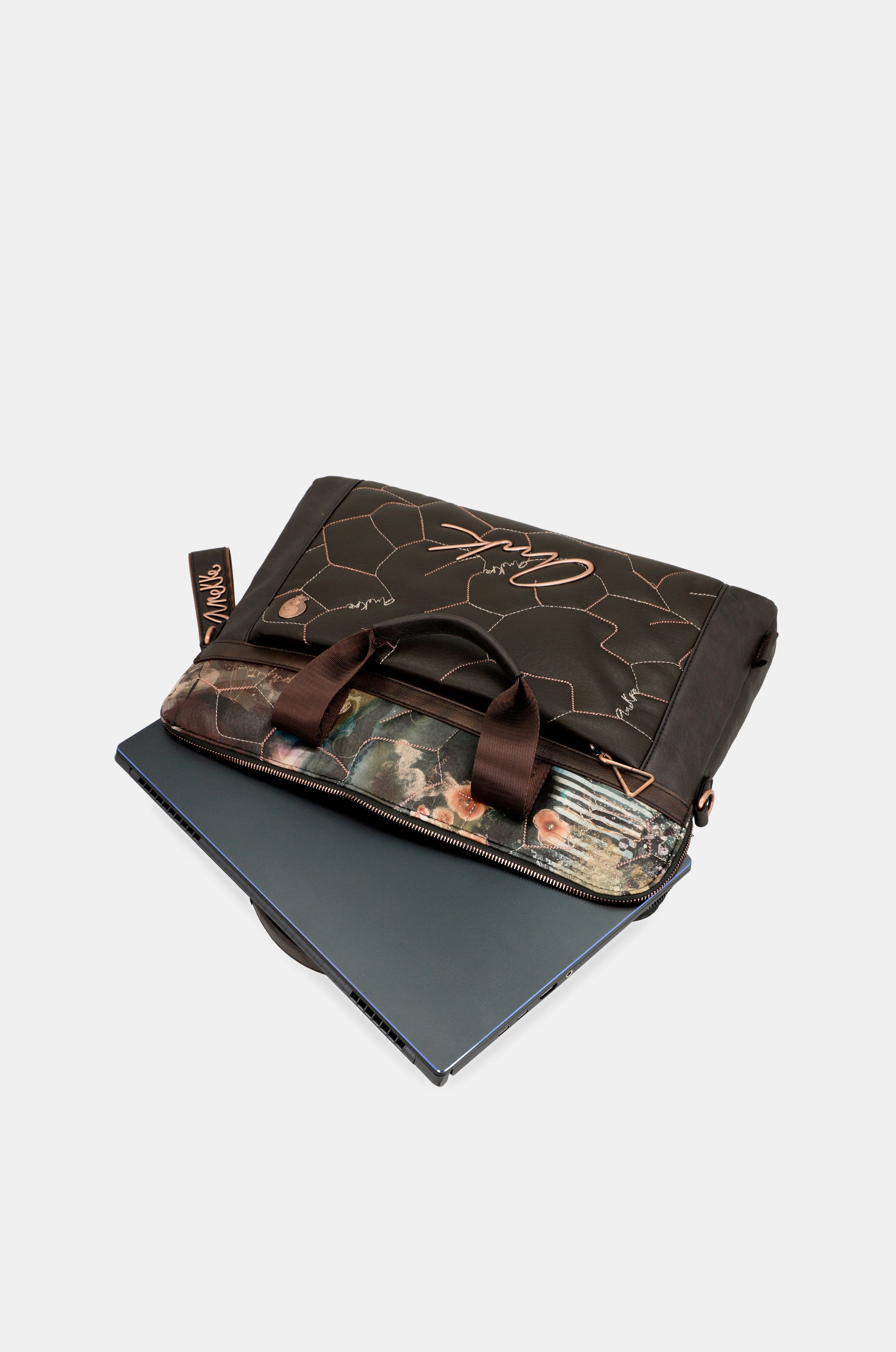 Shōen Padded document holder