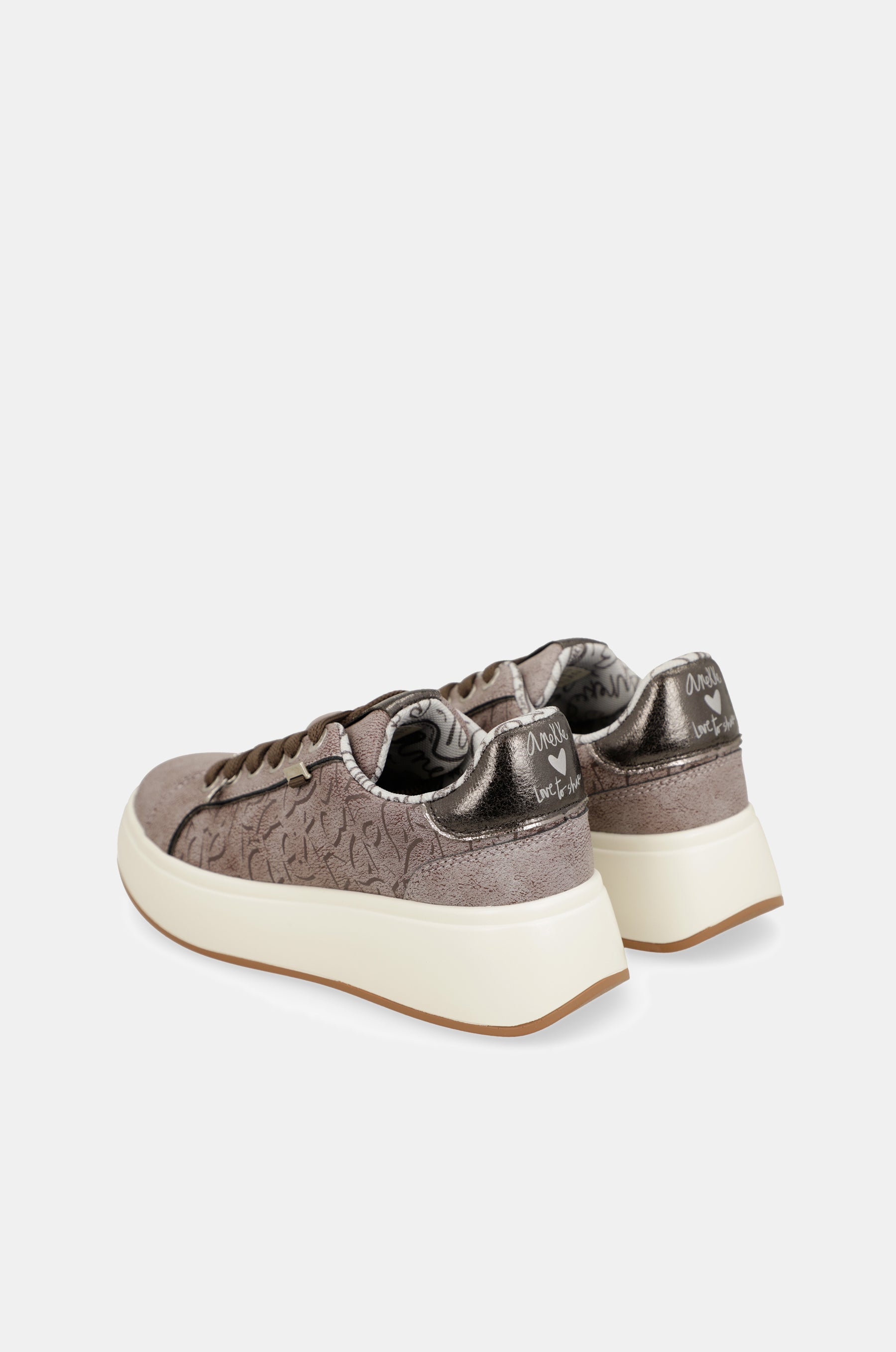 Casual ecru sneakers