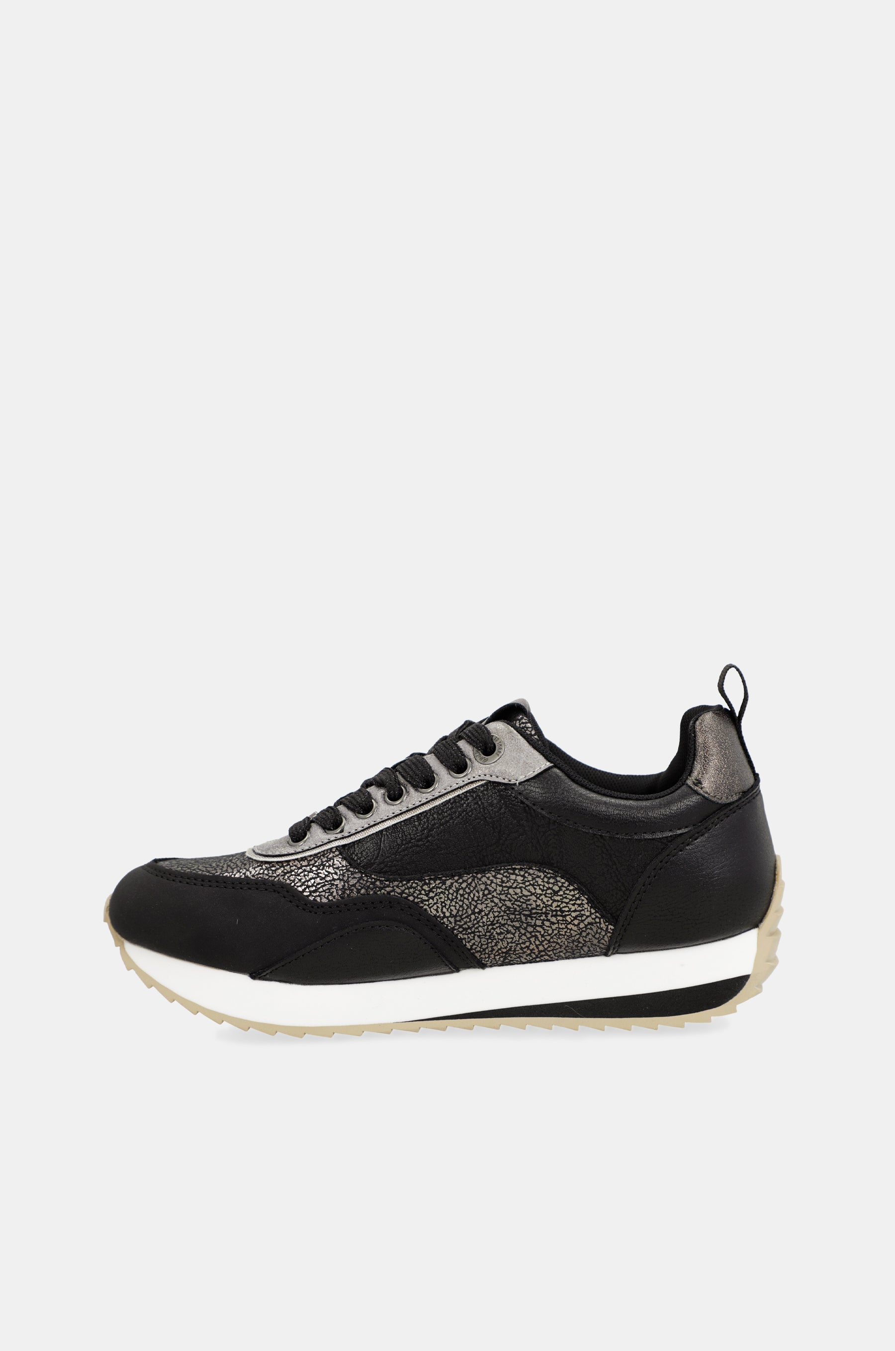 Travel black sneakers