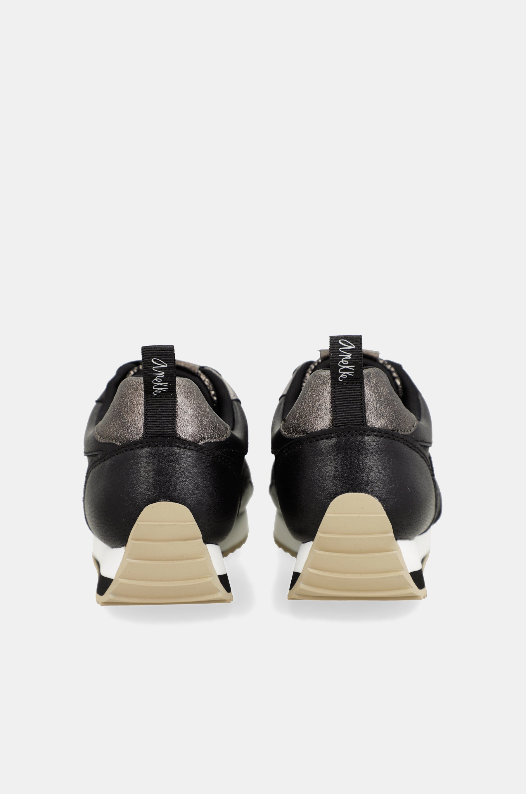 Travel black sneakers