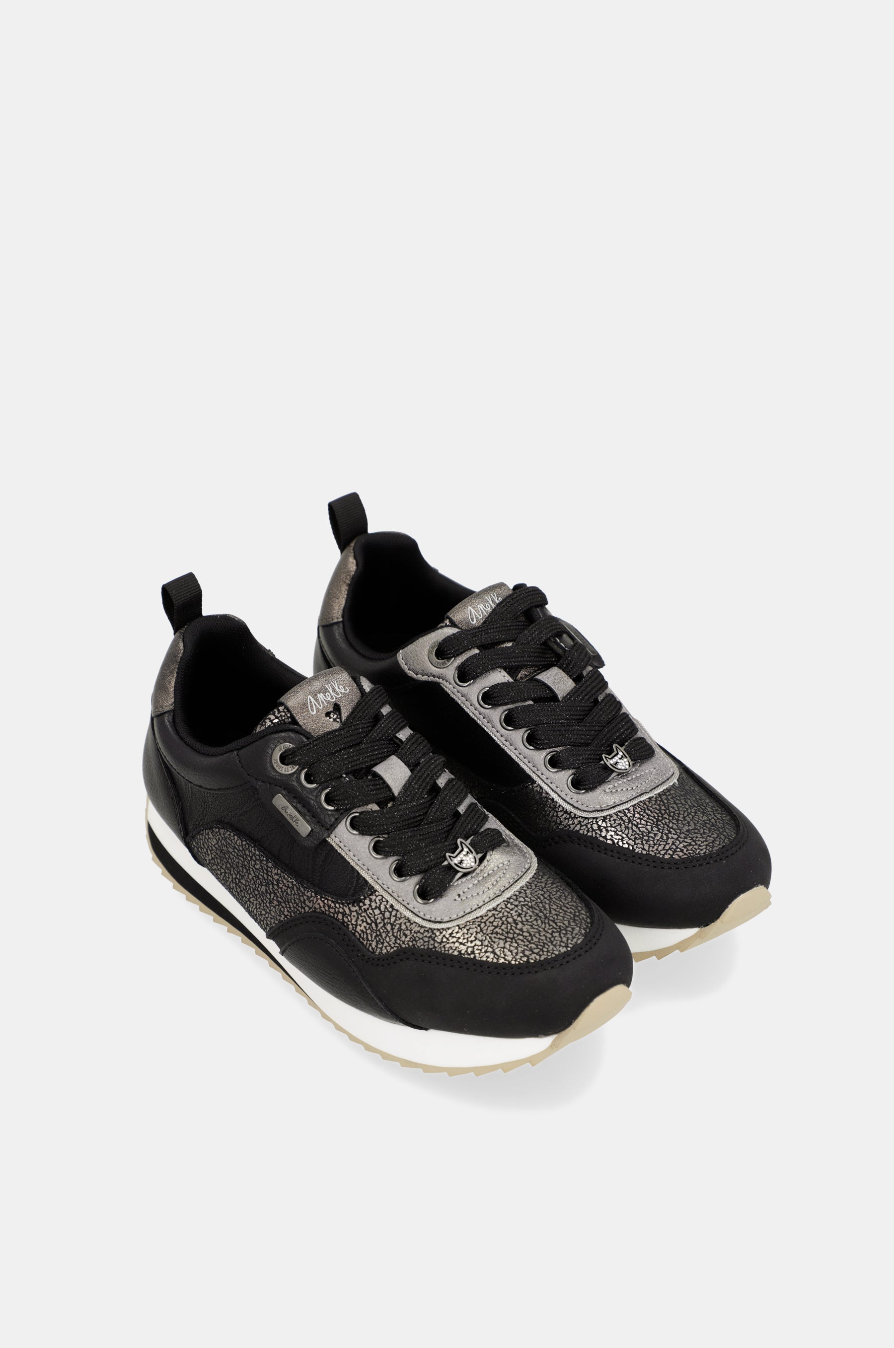 Travel black sneakers