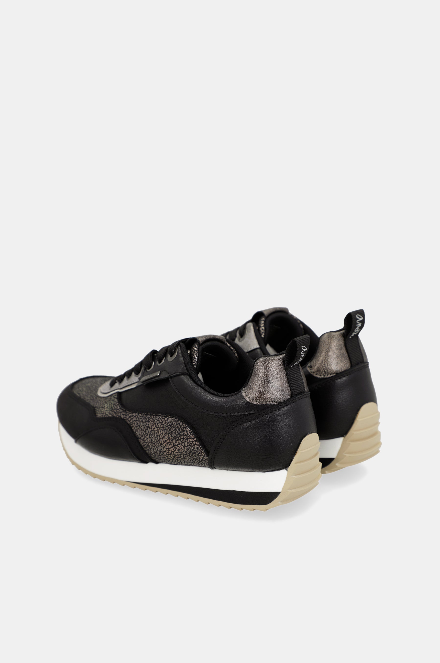 Travel black sneakers