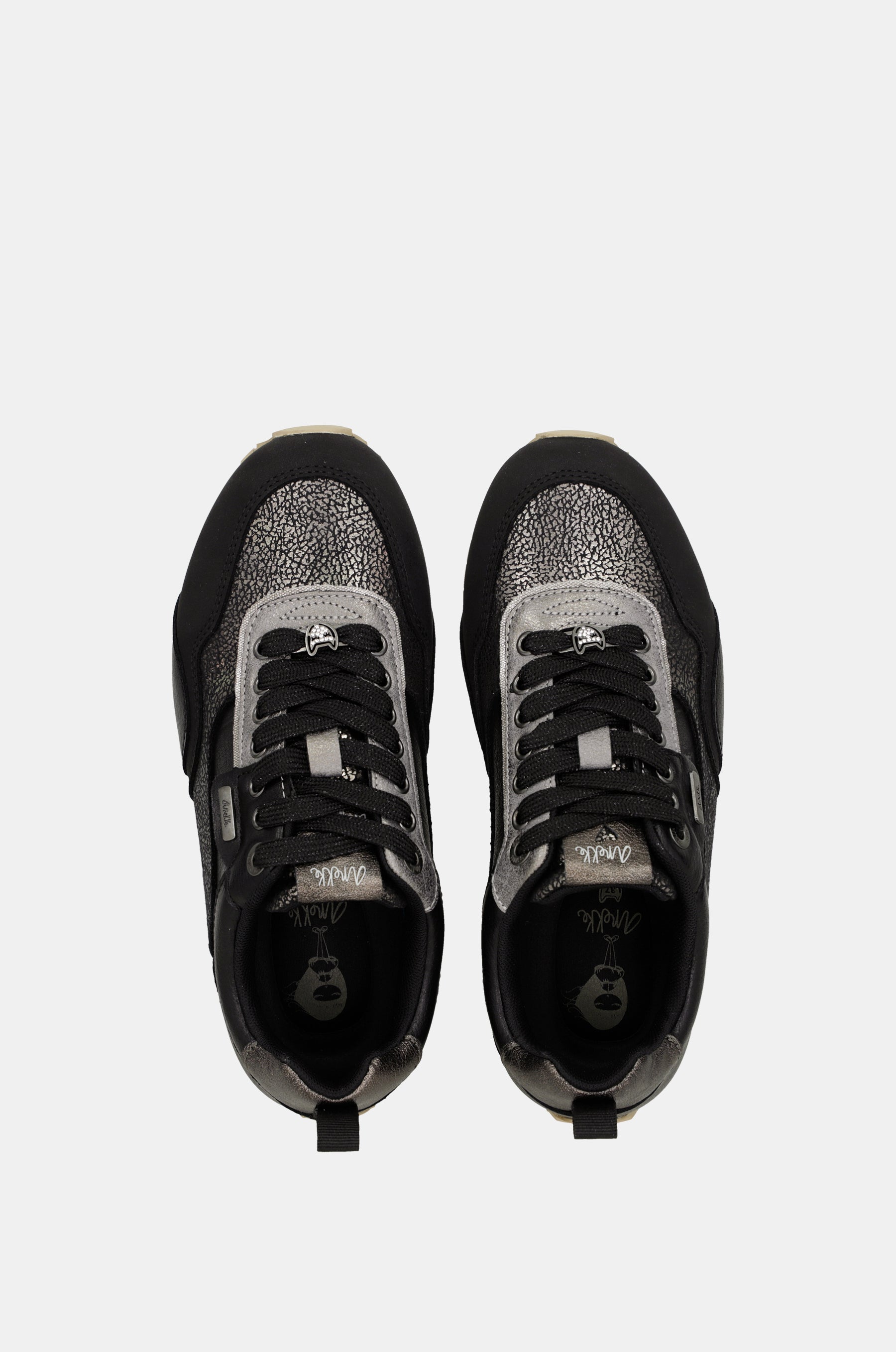 Travel black sneakers