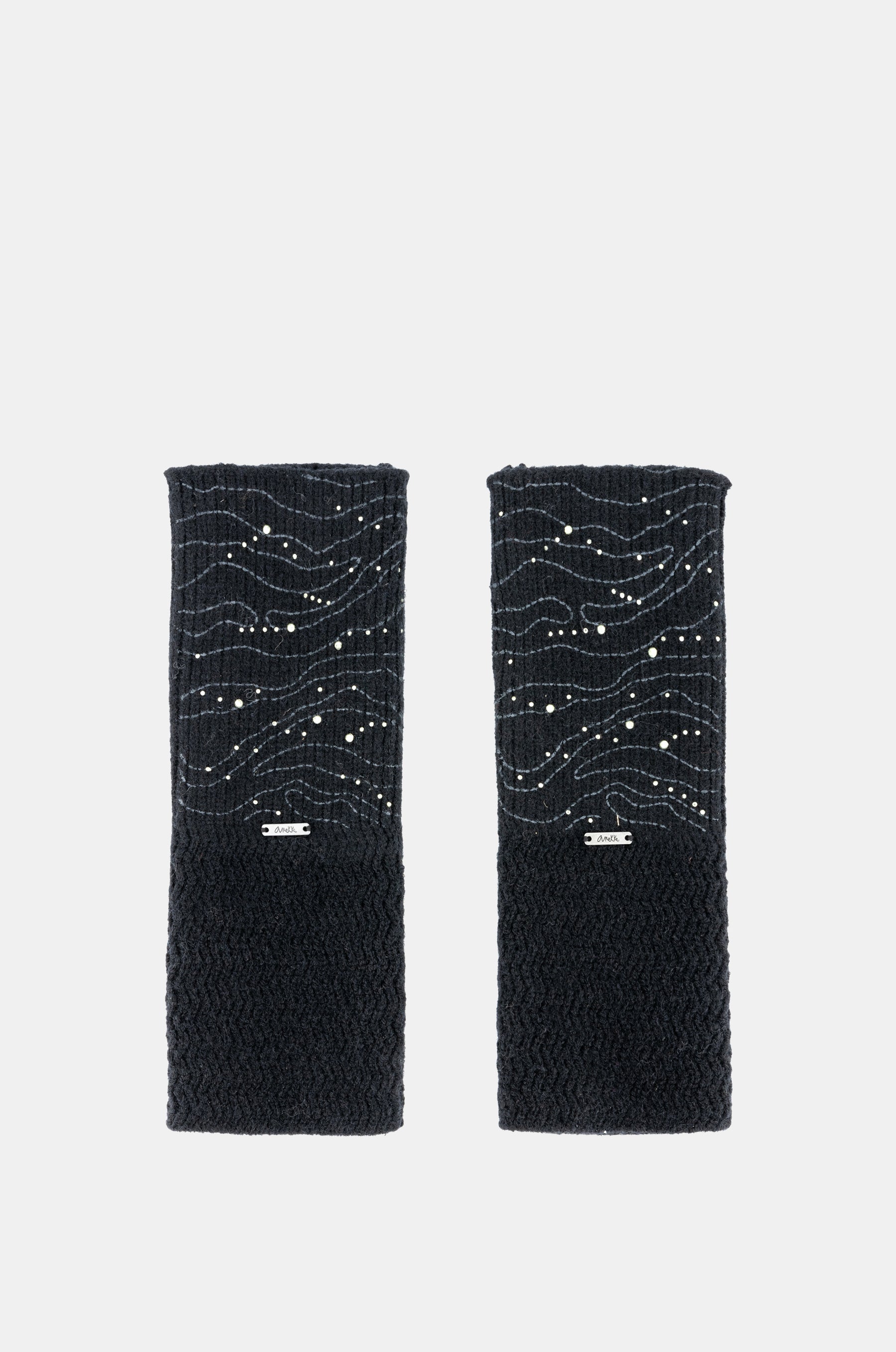 Black knitted gloves