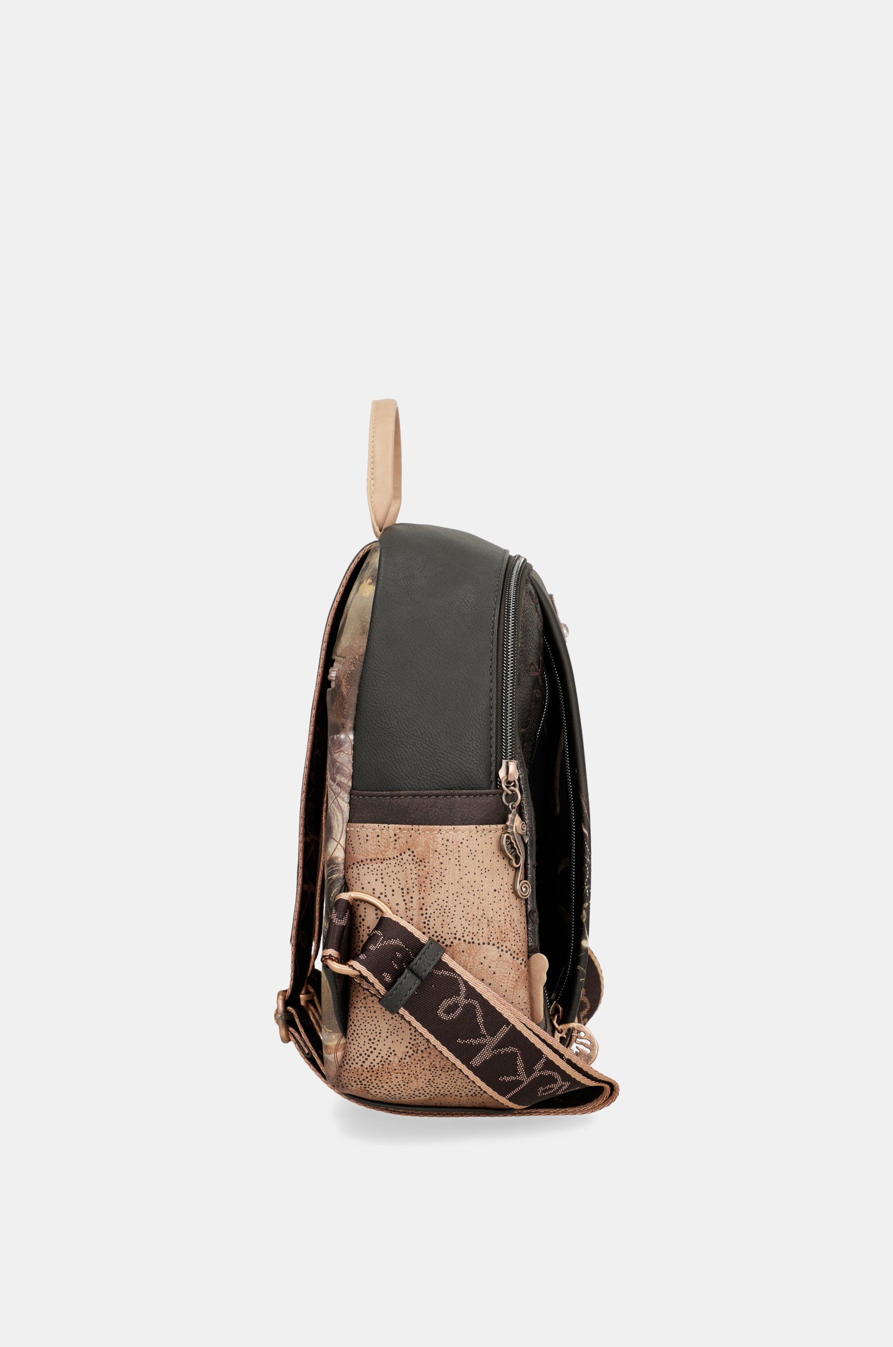 Dreamverse backpack for leisure use
