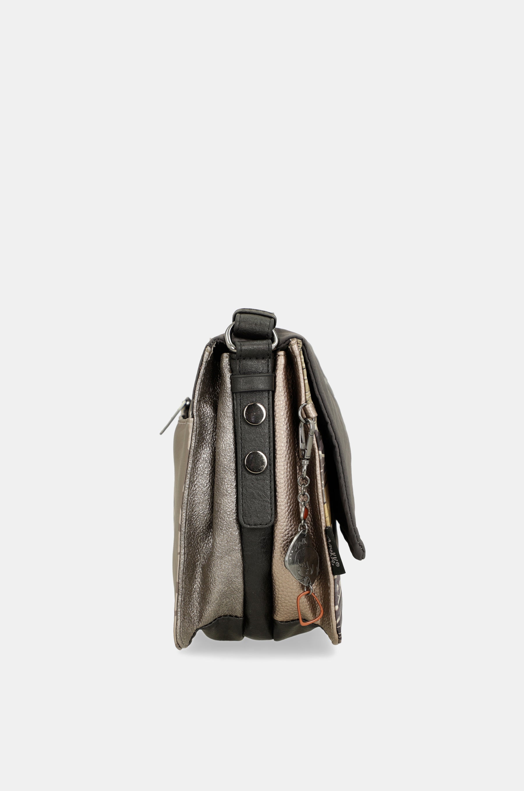 Imaginary flap bag