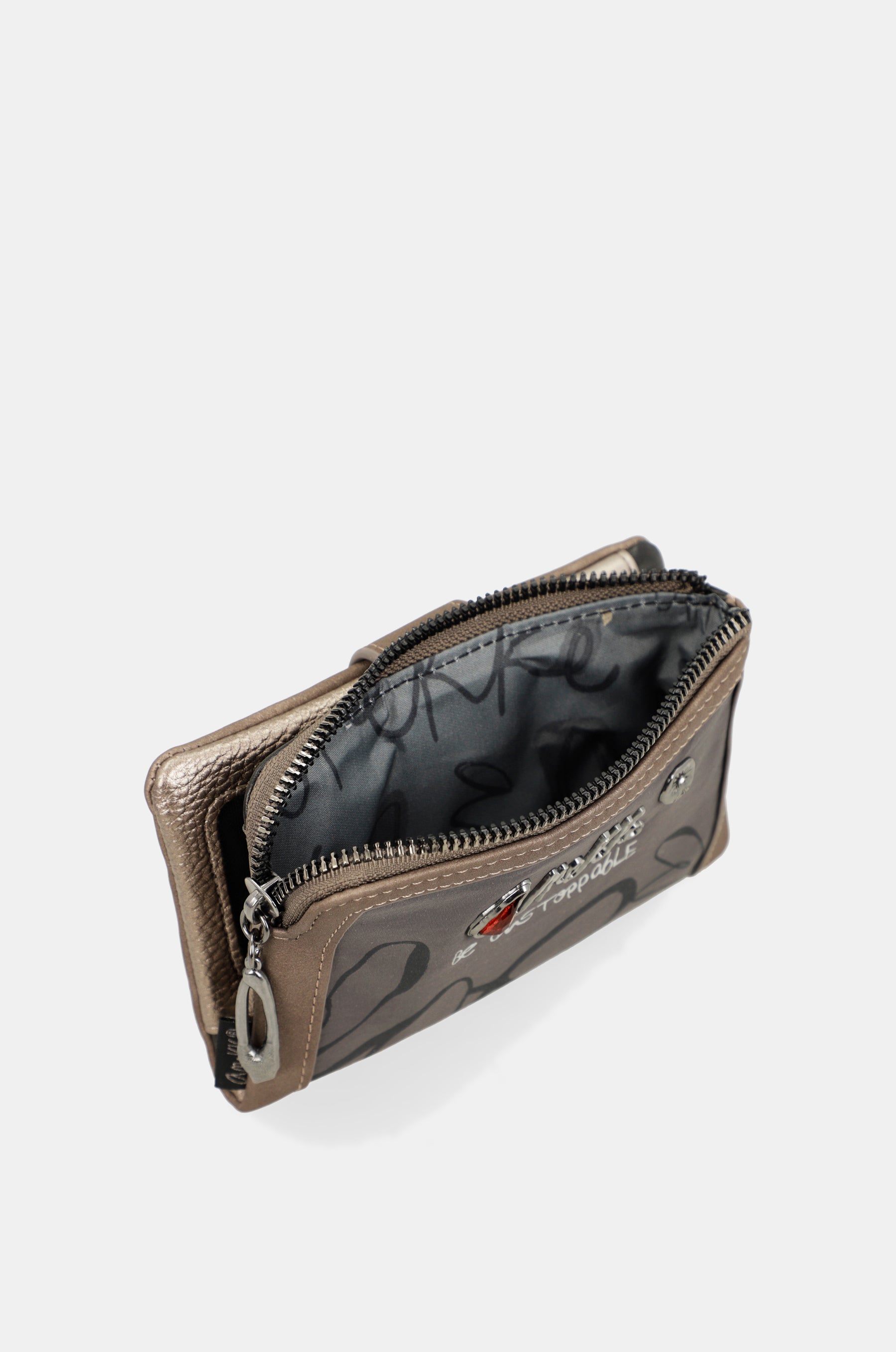 Imaginary medium wallet