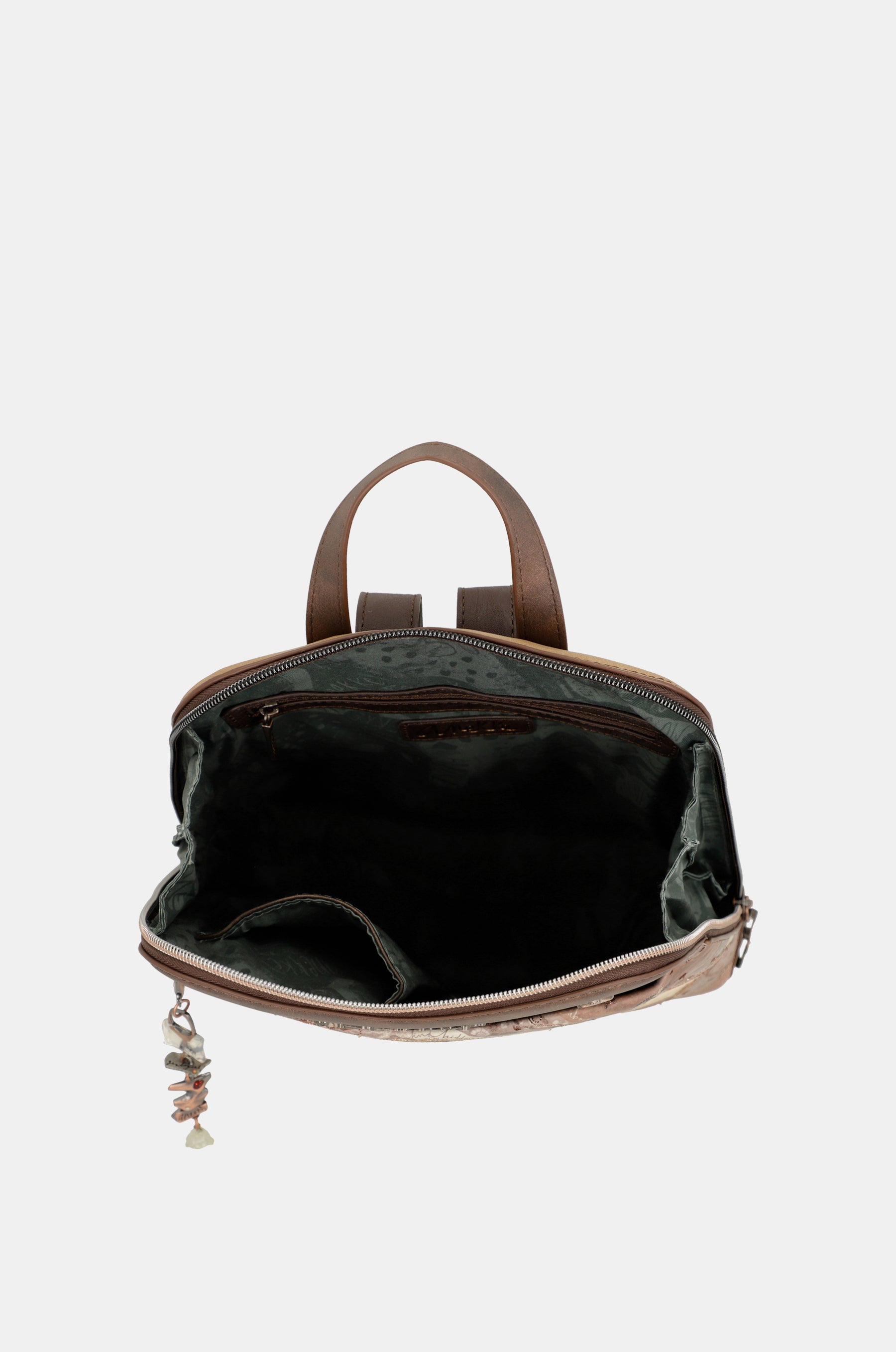 Core medium backpack for leisure use