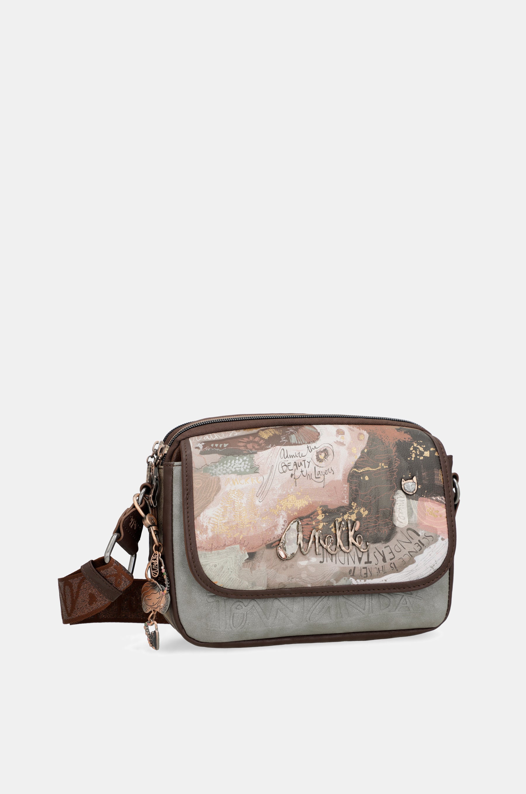 Outer crossbody bag with flap