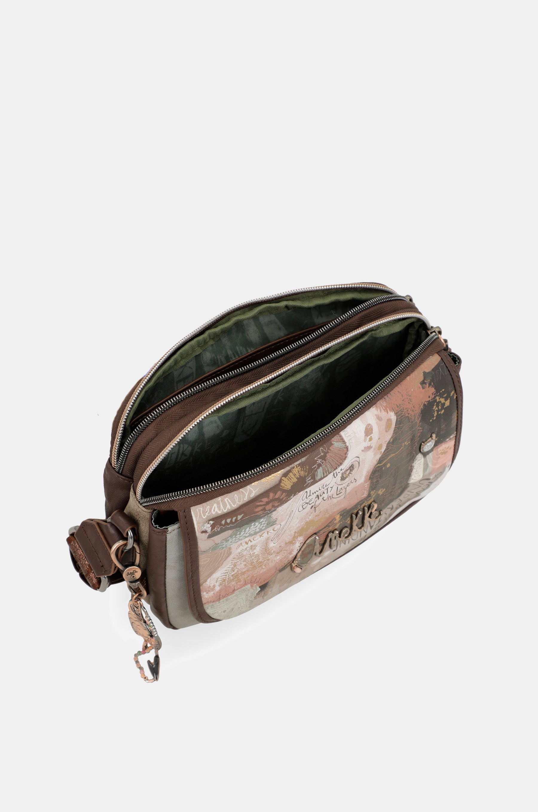 Outer crossbody bag with flap