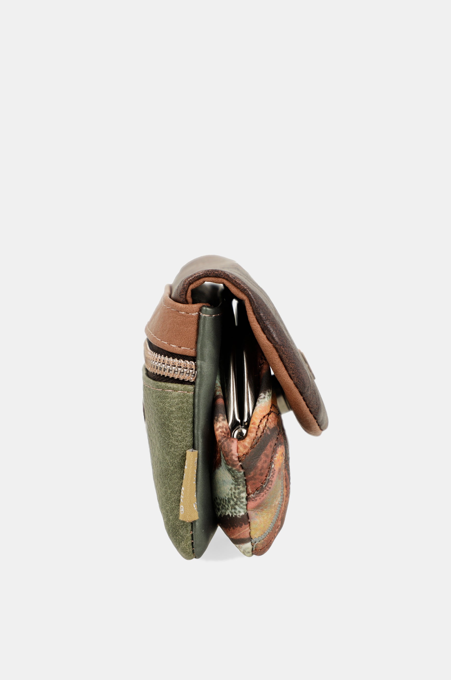 Outer coin purse with flap