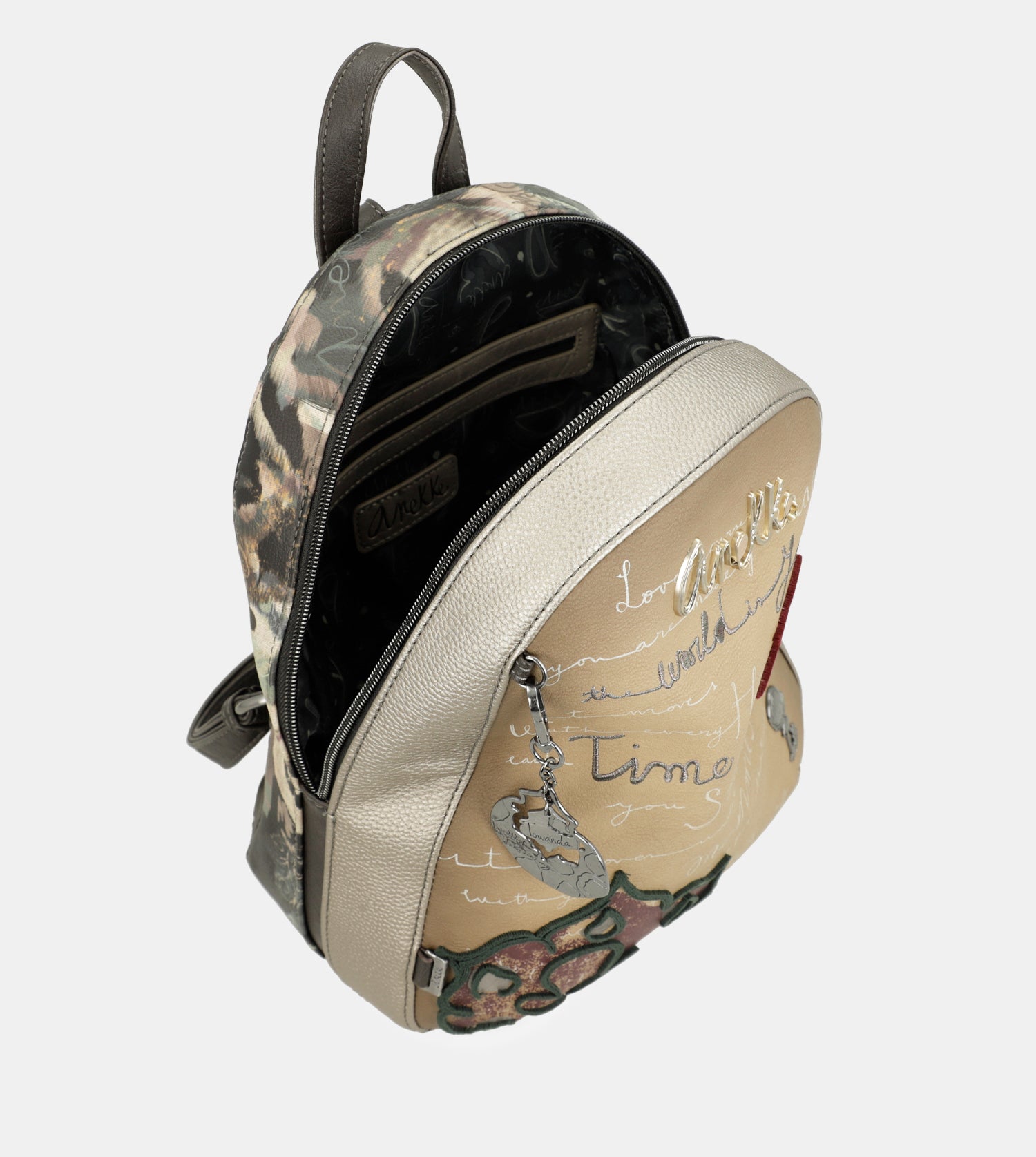 Manifesto backpack for leisure use