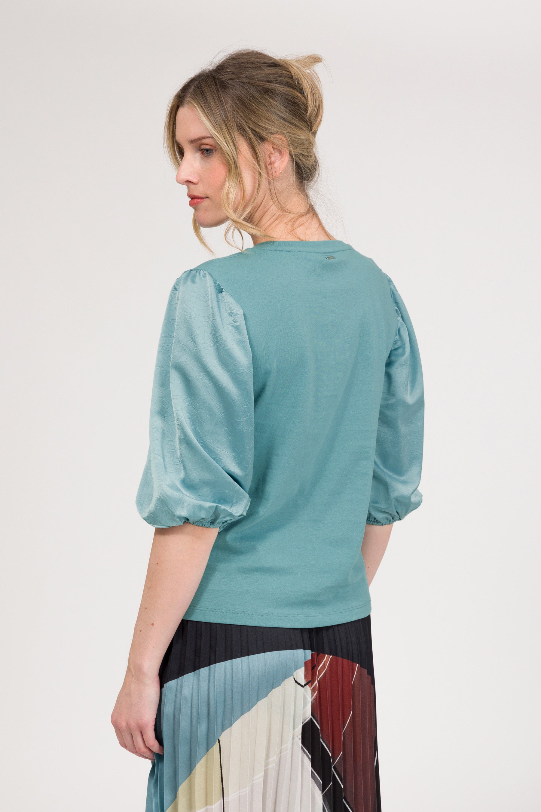 Blue puff-sleeve T-shirt