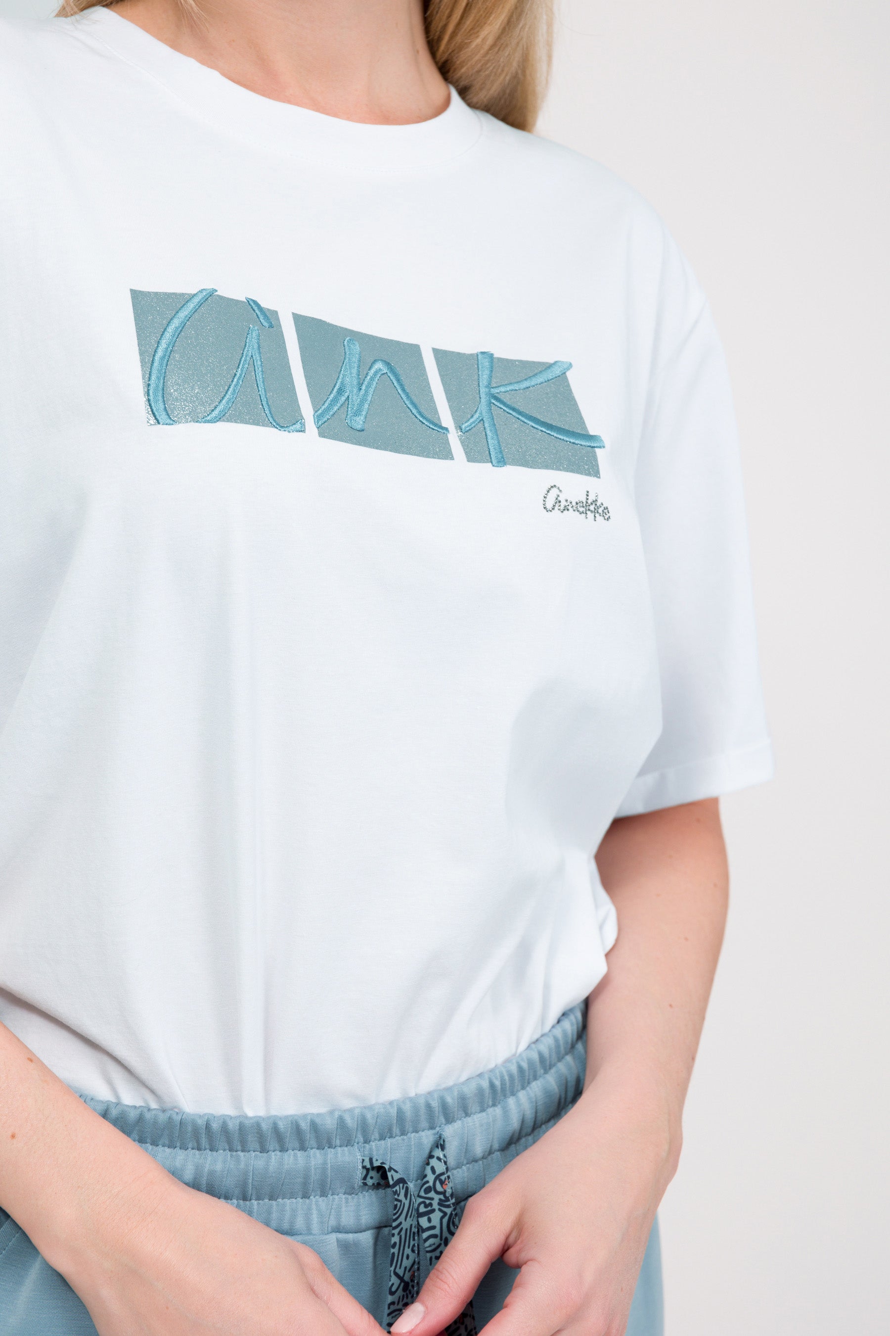 White short-sleeve T-shirt