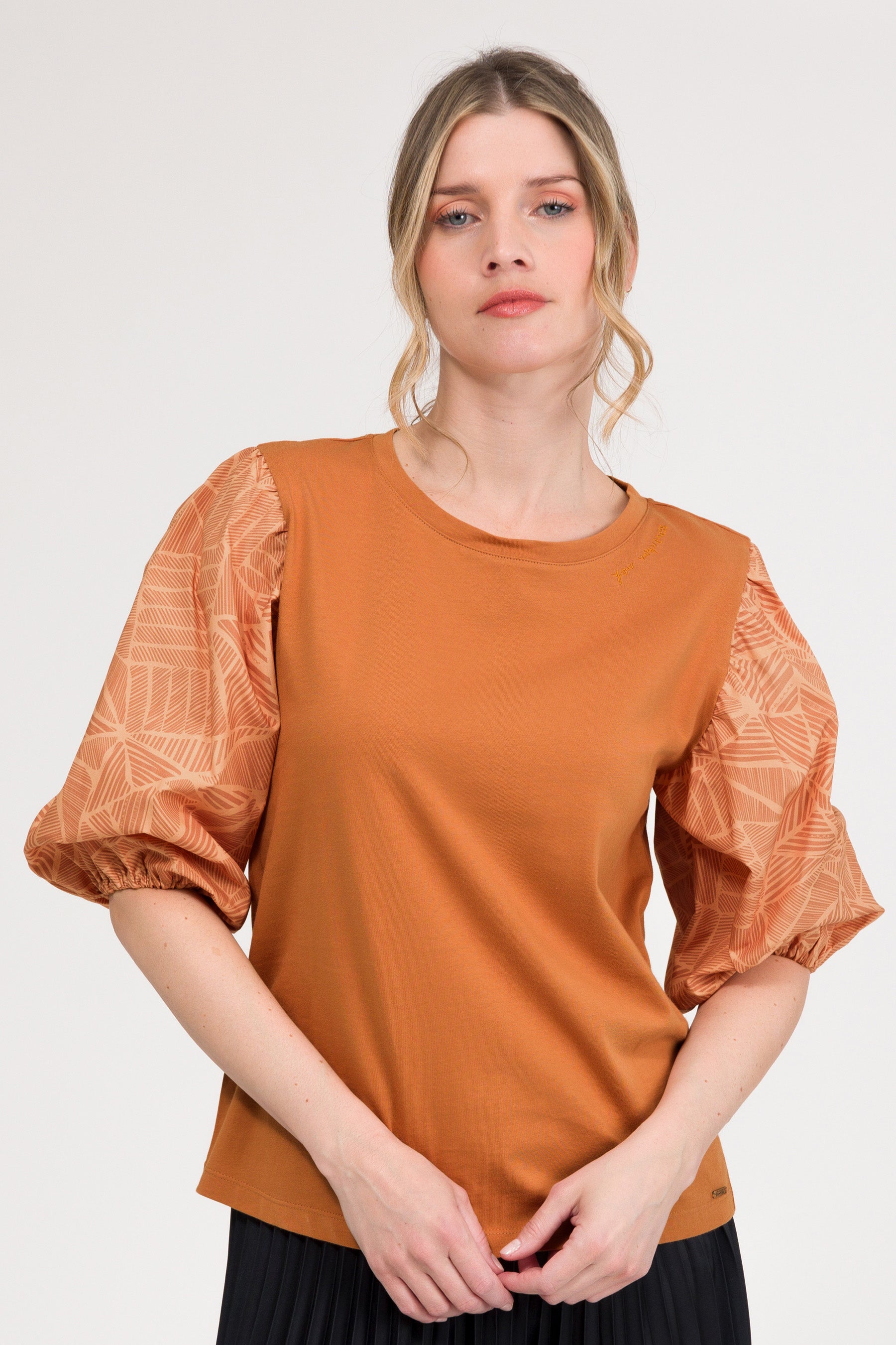 Puff-sleeve T-shirt with print