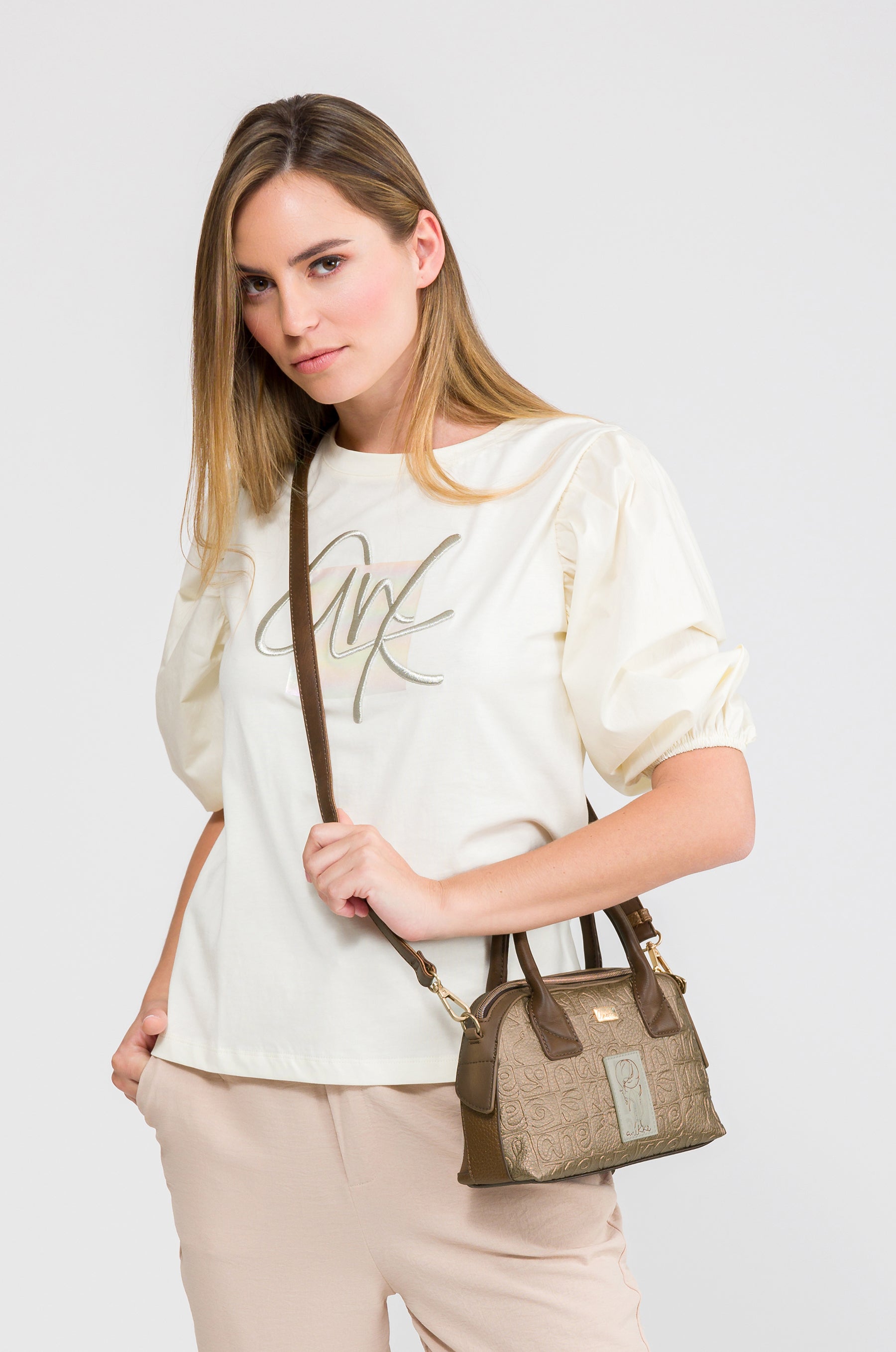 Small short-handle bag Amphora