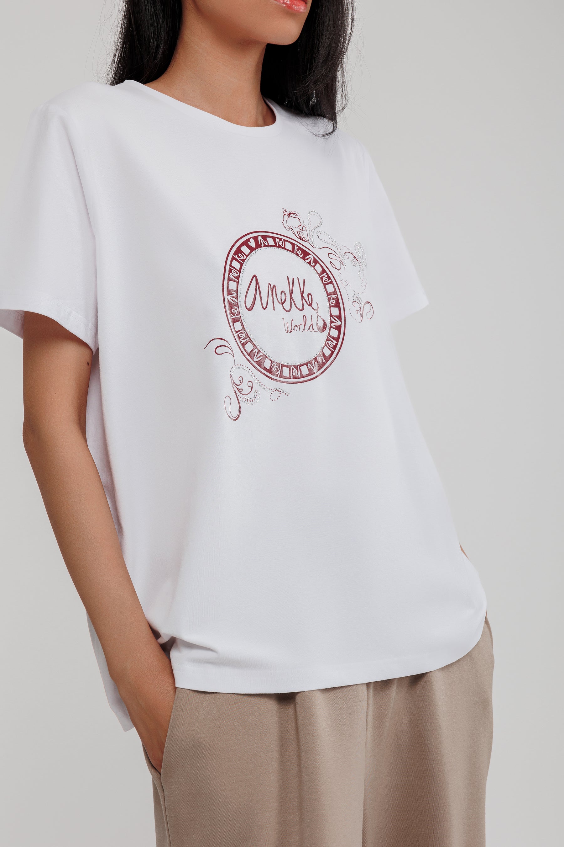 White short sleeve T-shirt with silver detail