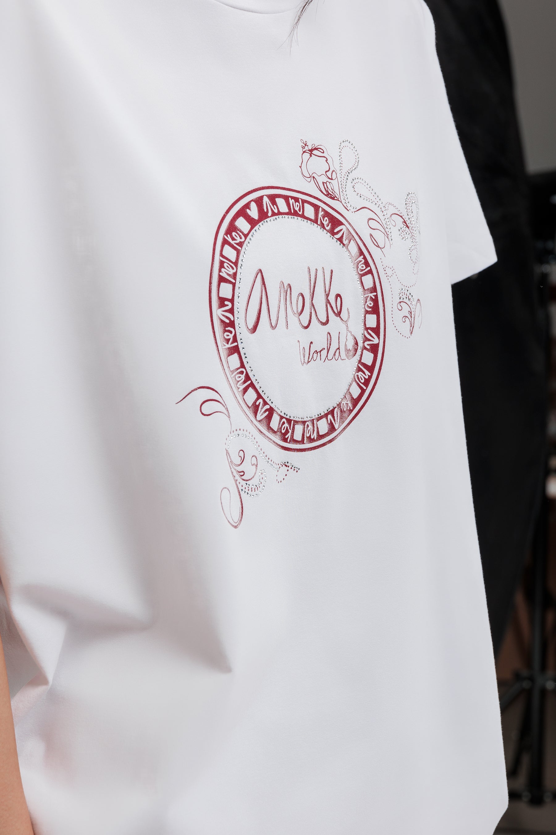 White short sleeve T-shirt with silver detail