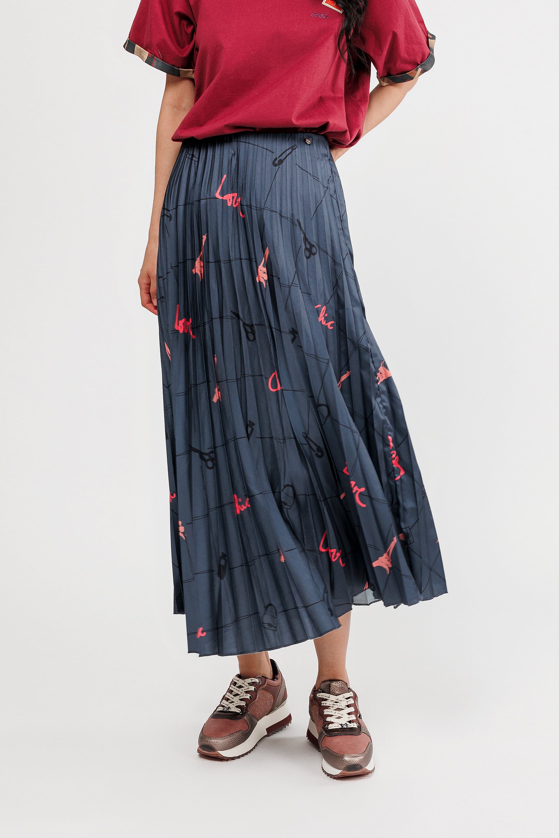 Blue printed pleated skirt