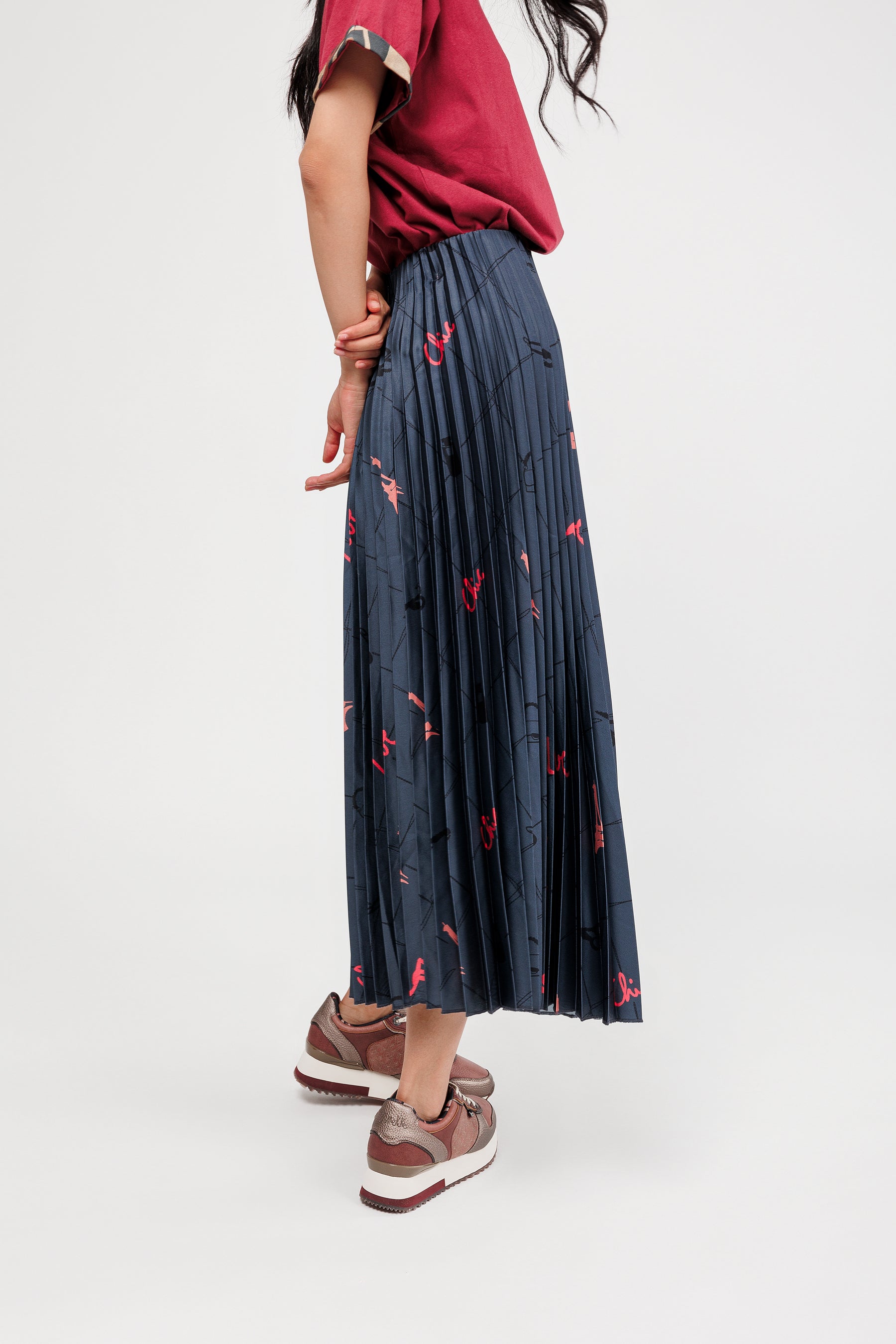 Blue printed pleated skirt