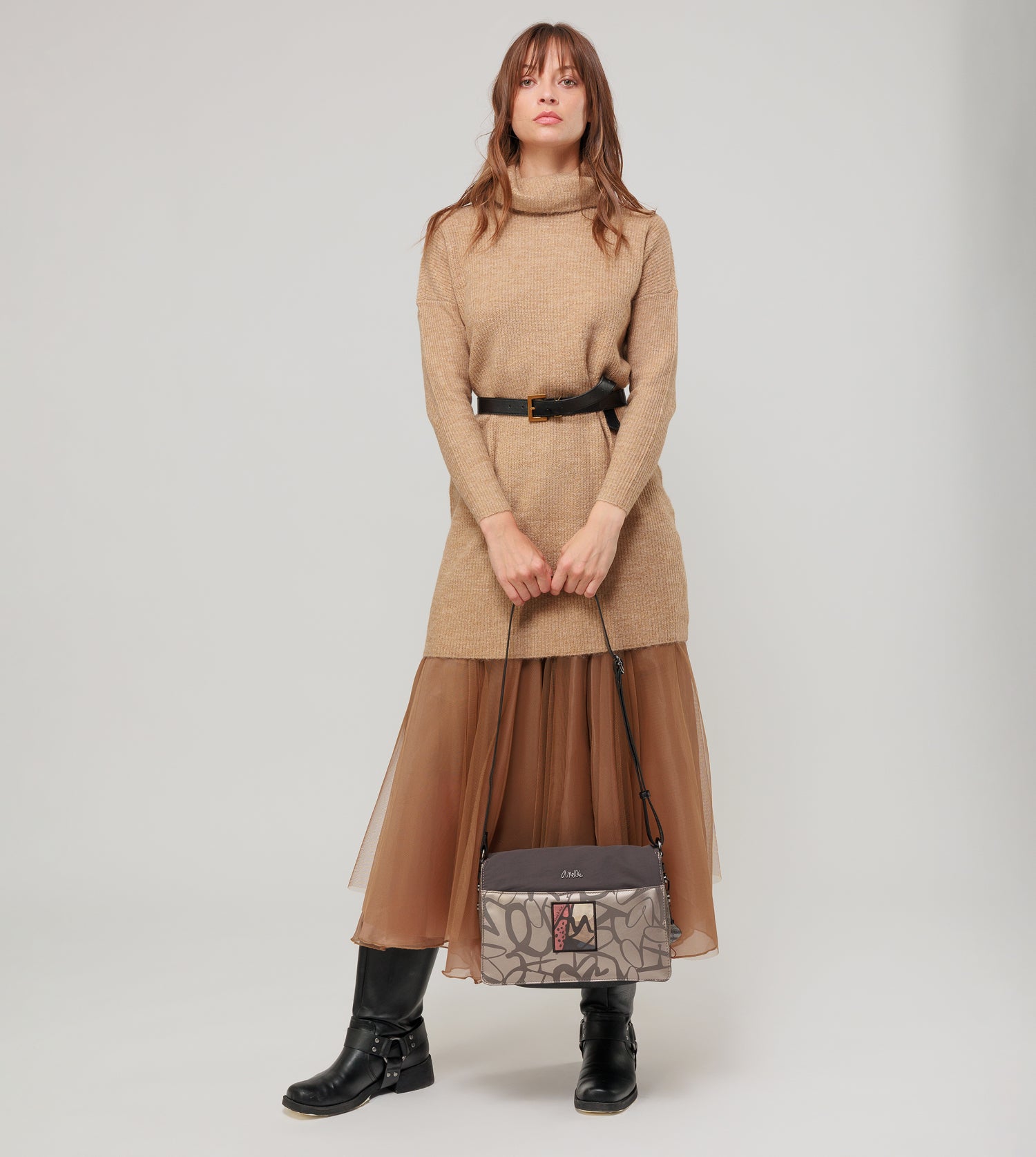 Imaginary flap bag