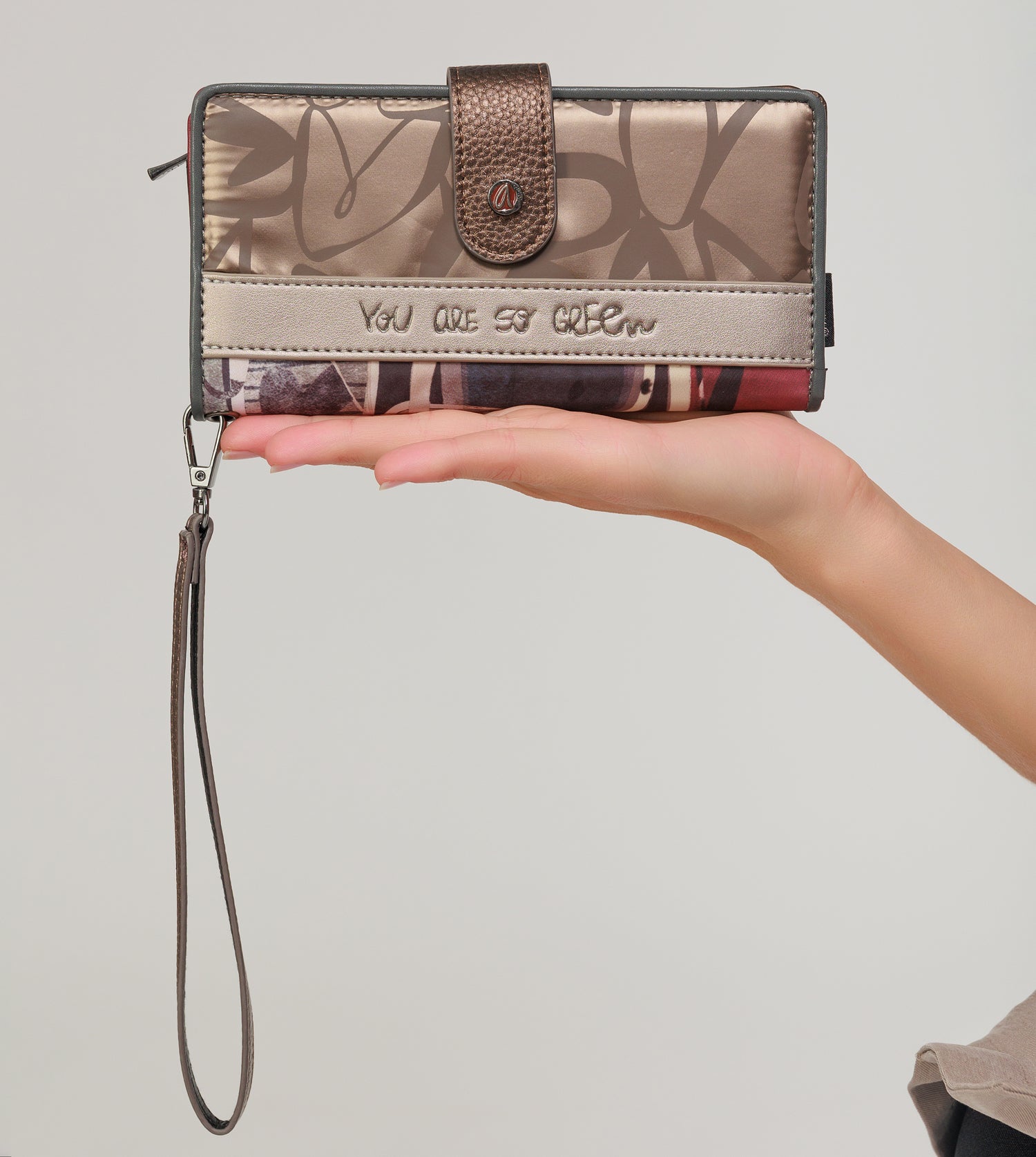 Imaginary large wallet