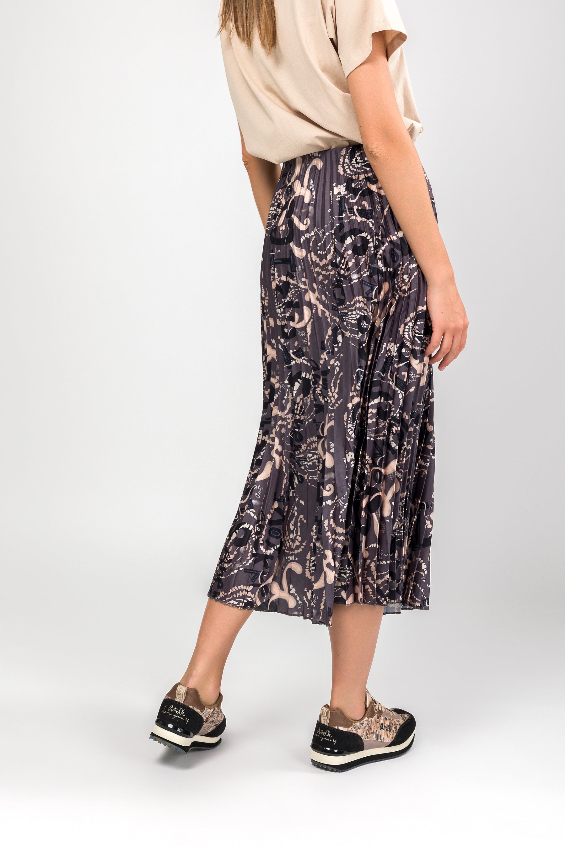 Grey & print pleated skirt