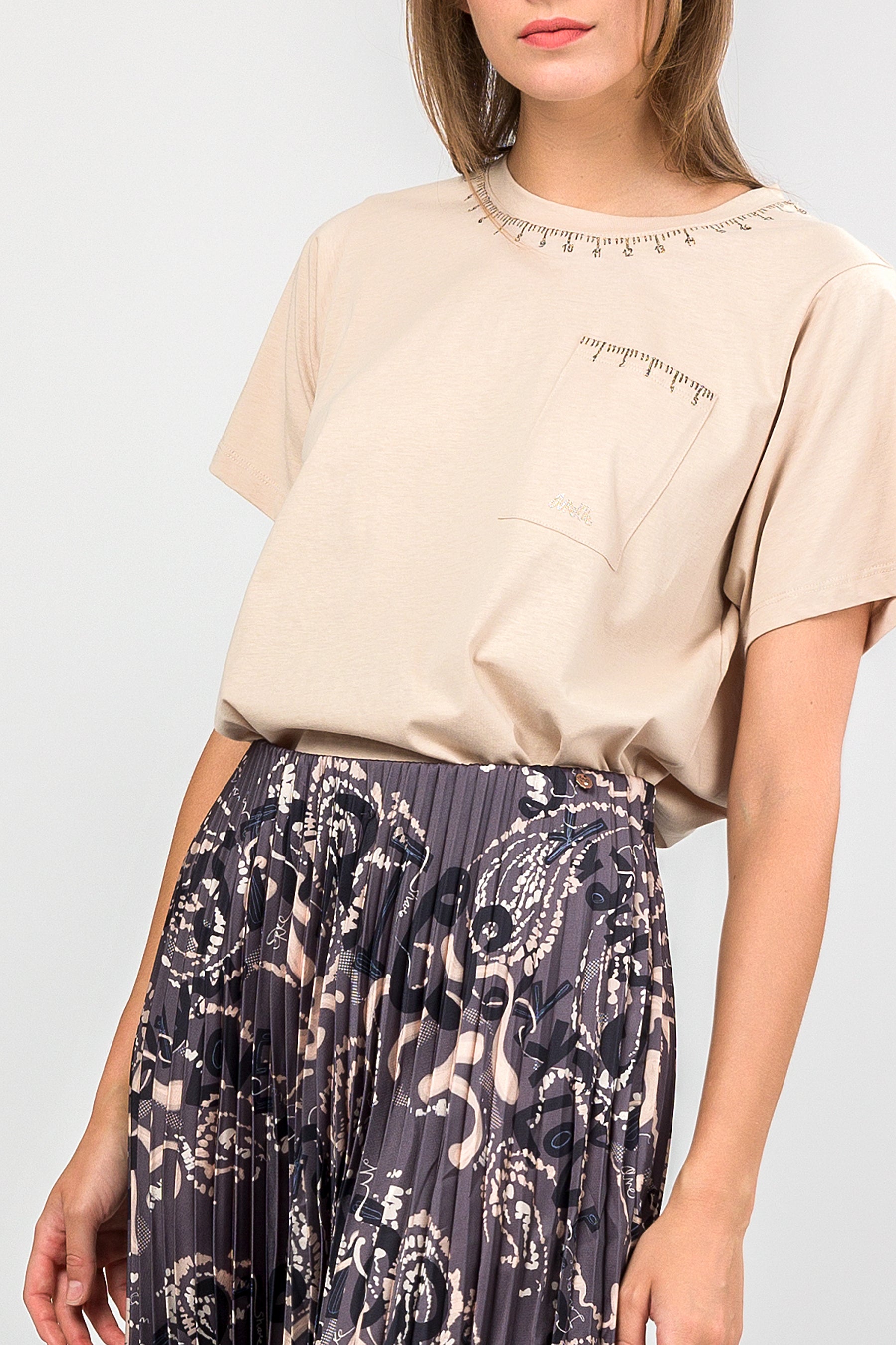 Studio beige short sleeve T-shirt