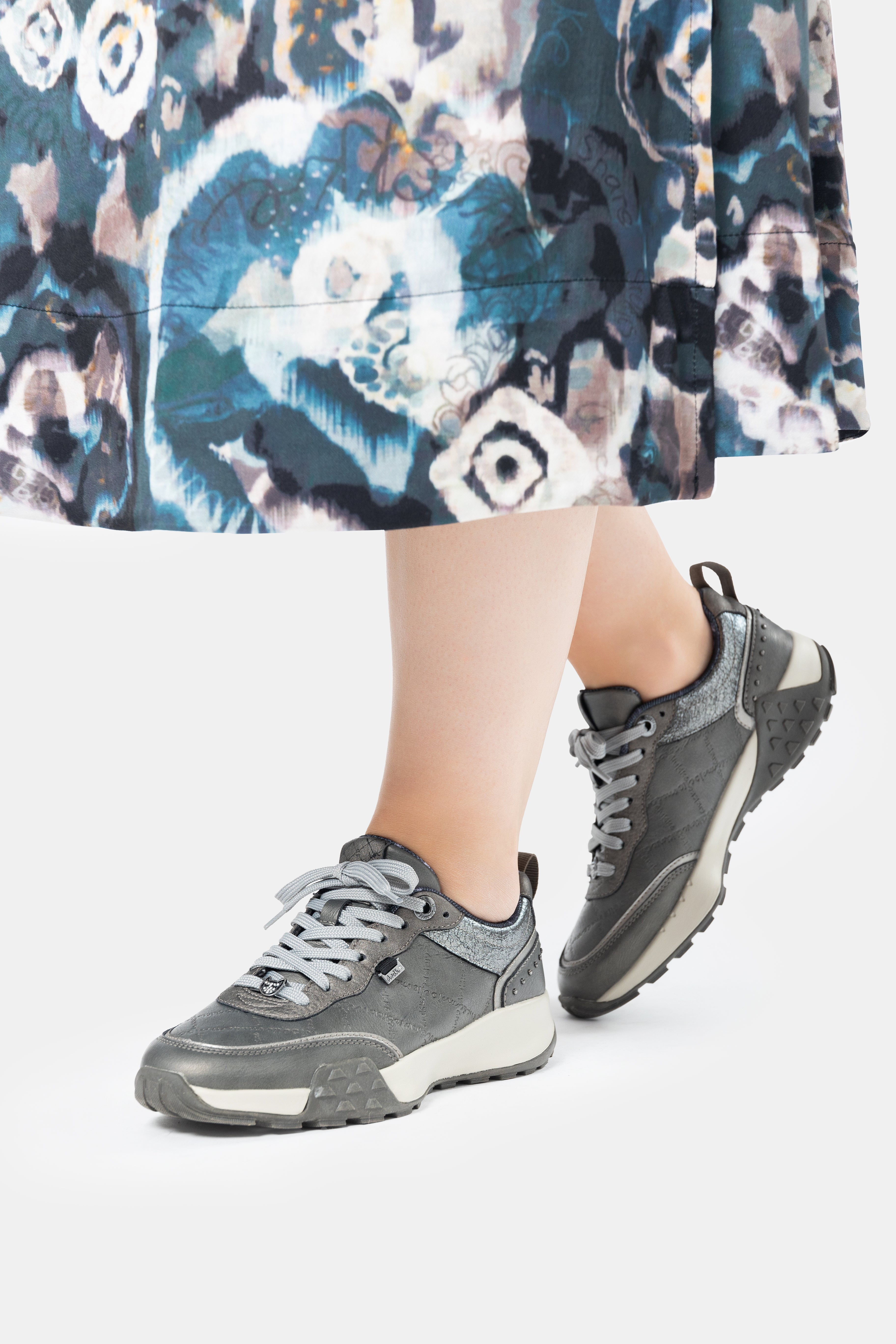 Metallic taupe sneakers