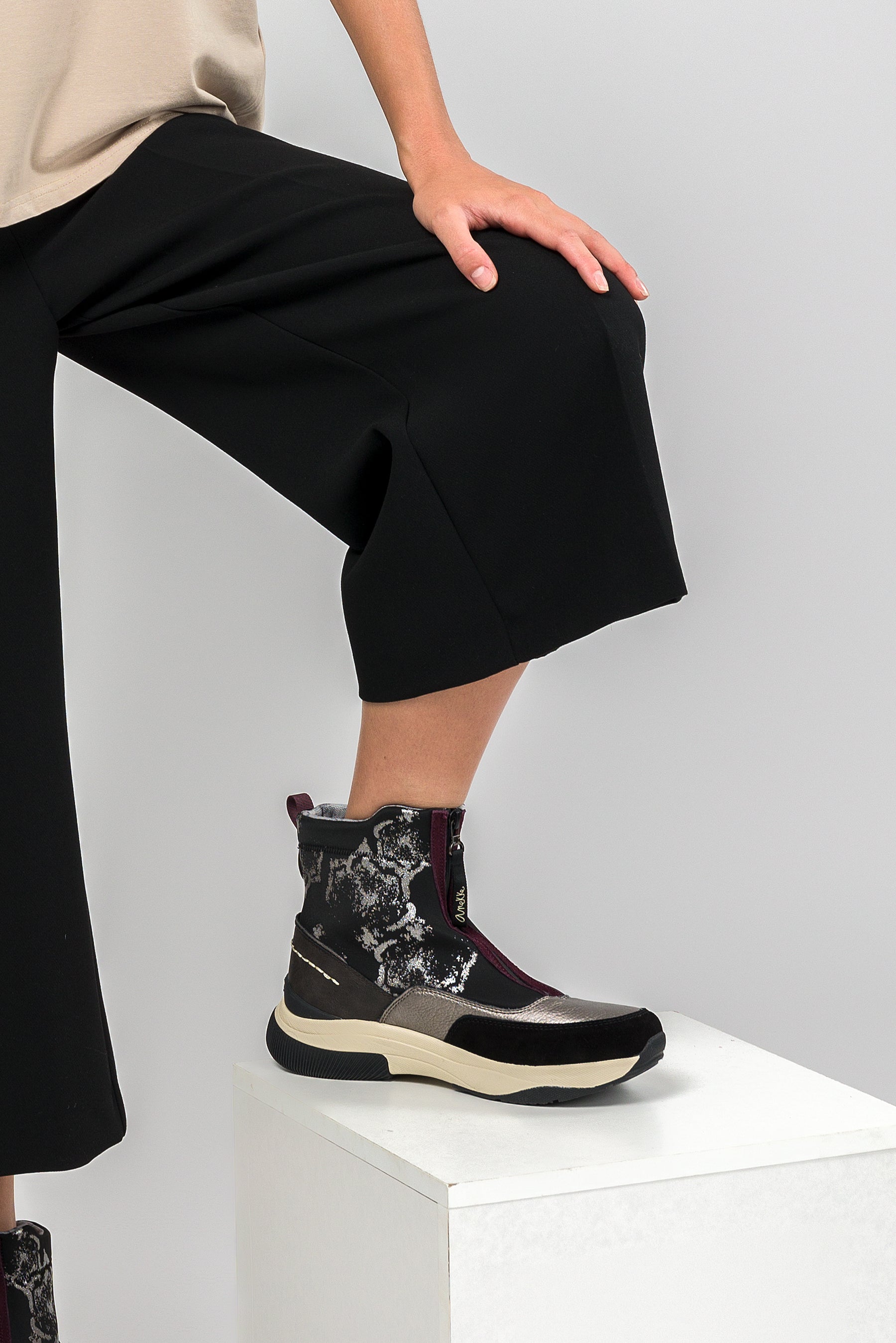 Metallic black sporty ankle boot