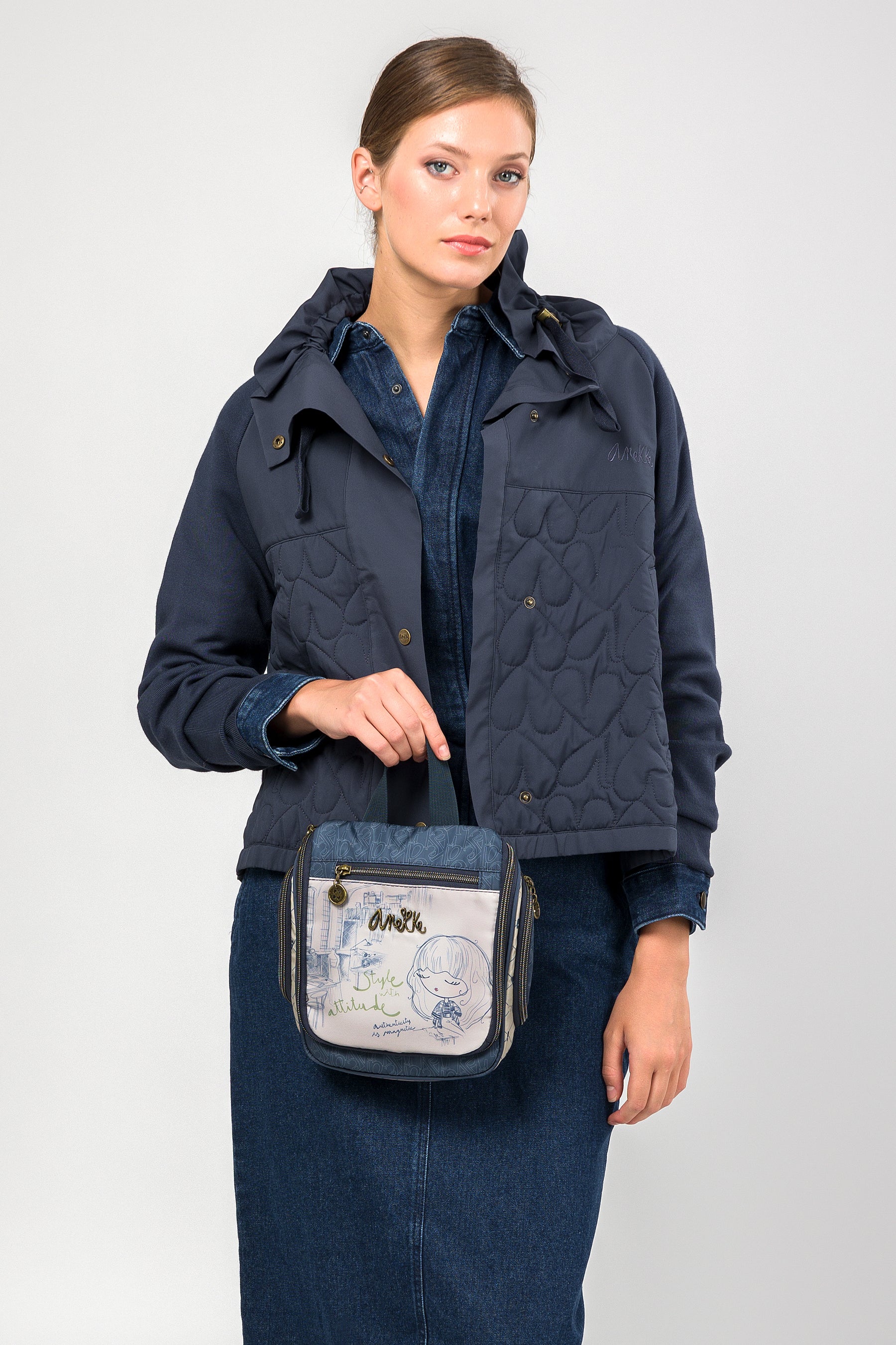 Extendable travel toiletry bag