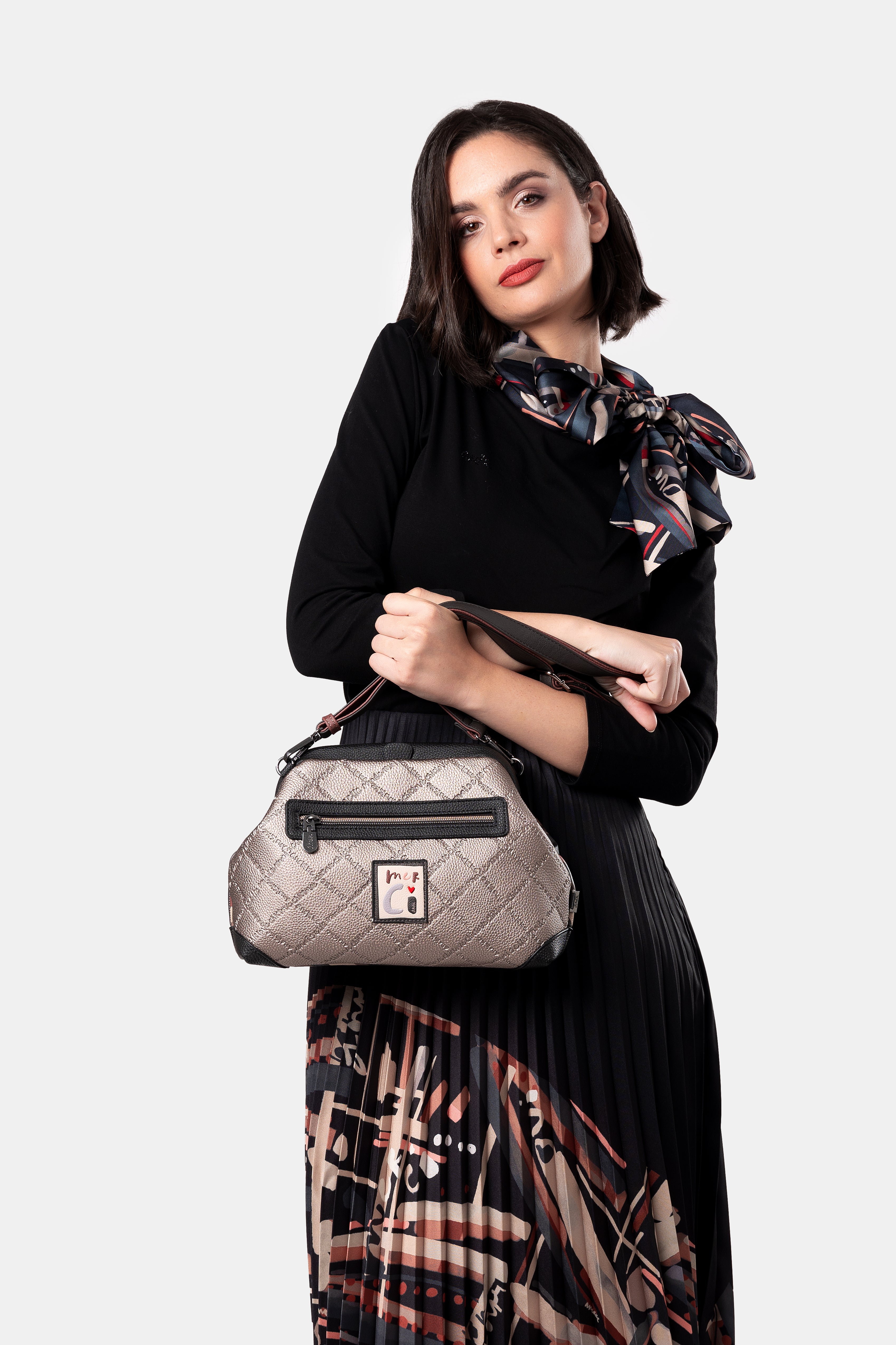 Parisian bucket-shape bag
