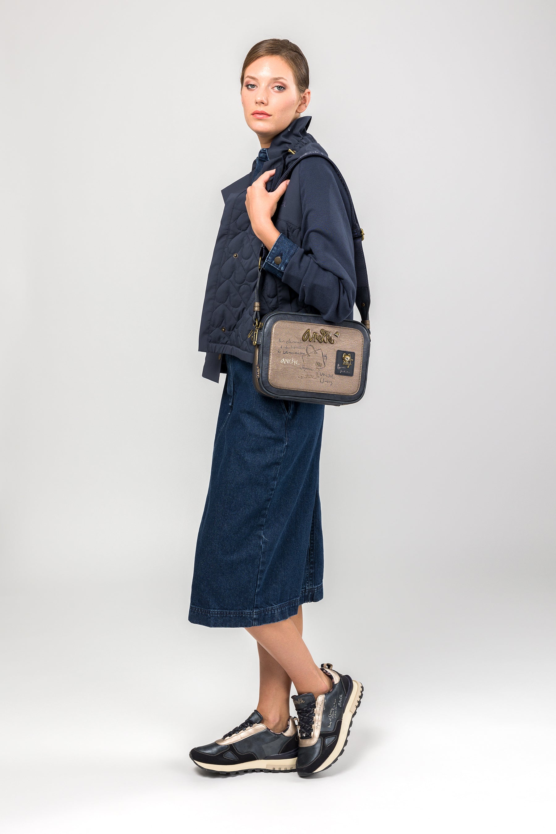 Boutique 3-compartment crossbody bag