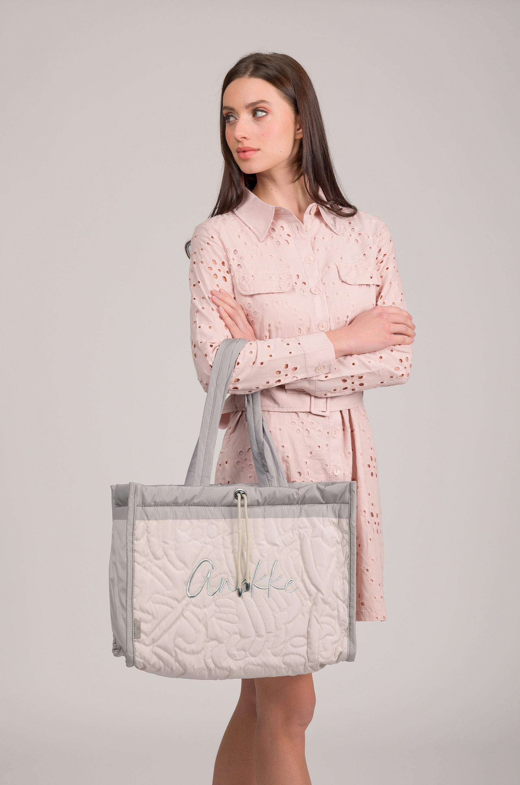 White padded beach bag