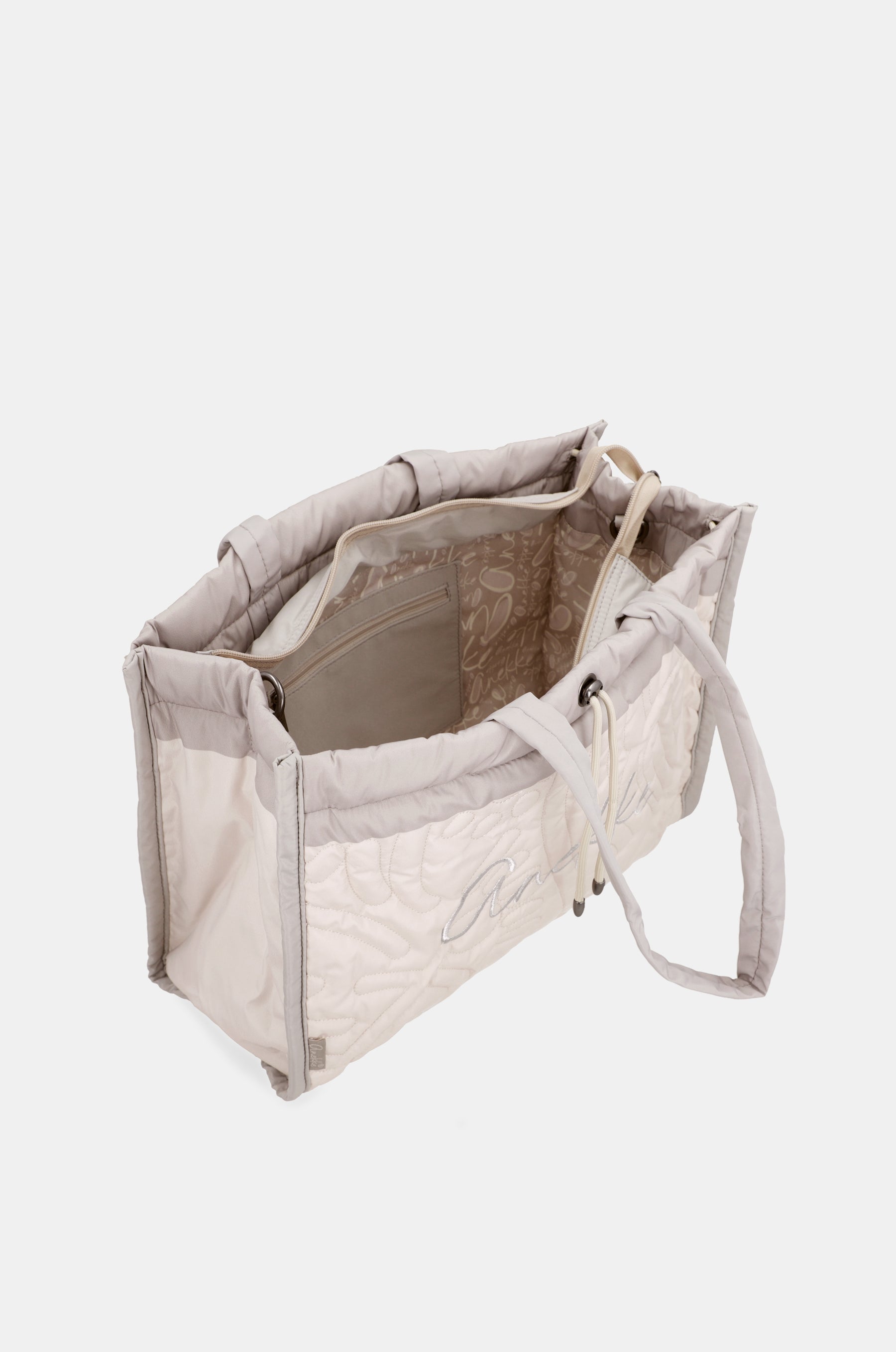 White padded beach bag