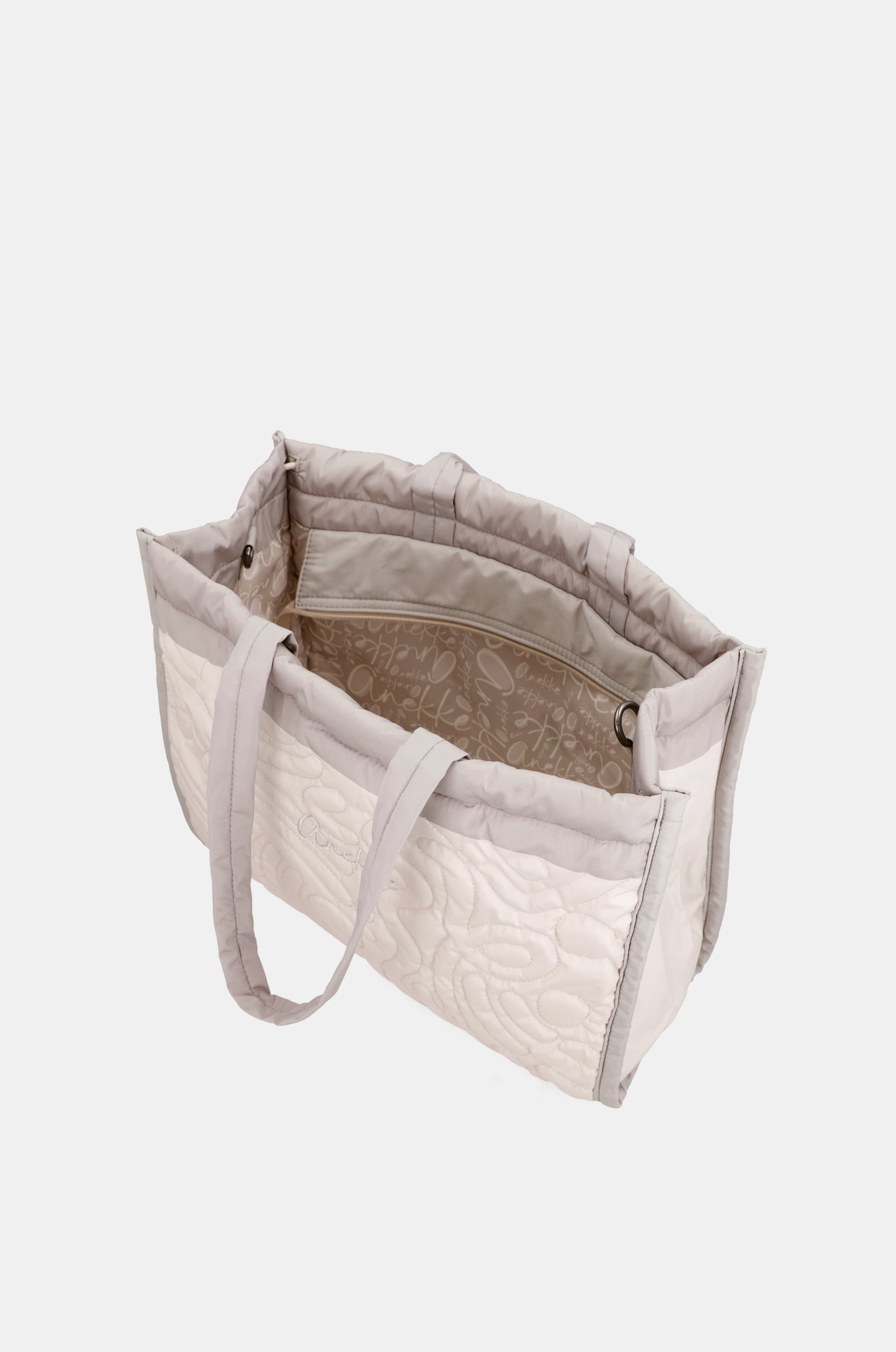 White padded beach bag