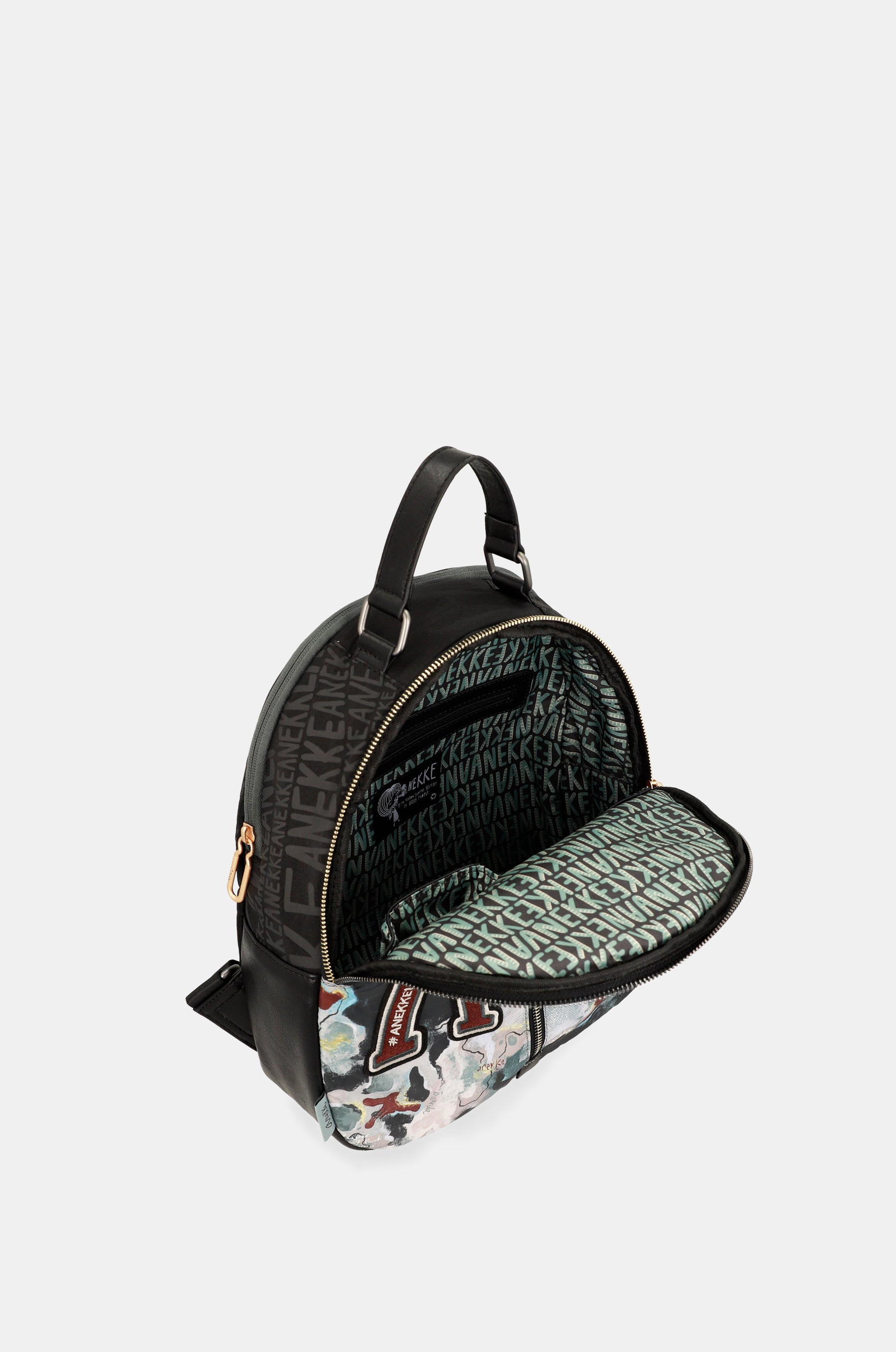 Nature Woods multi compartment backpack