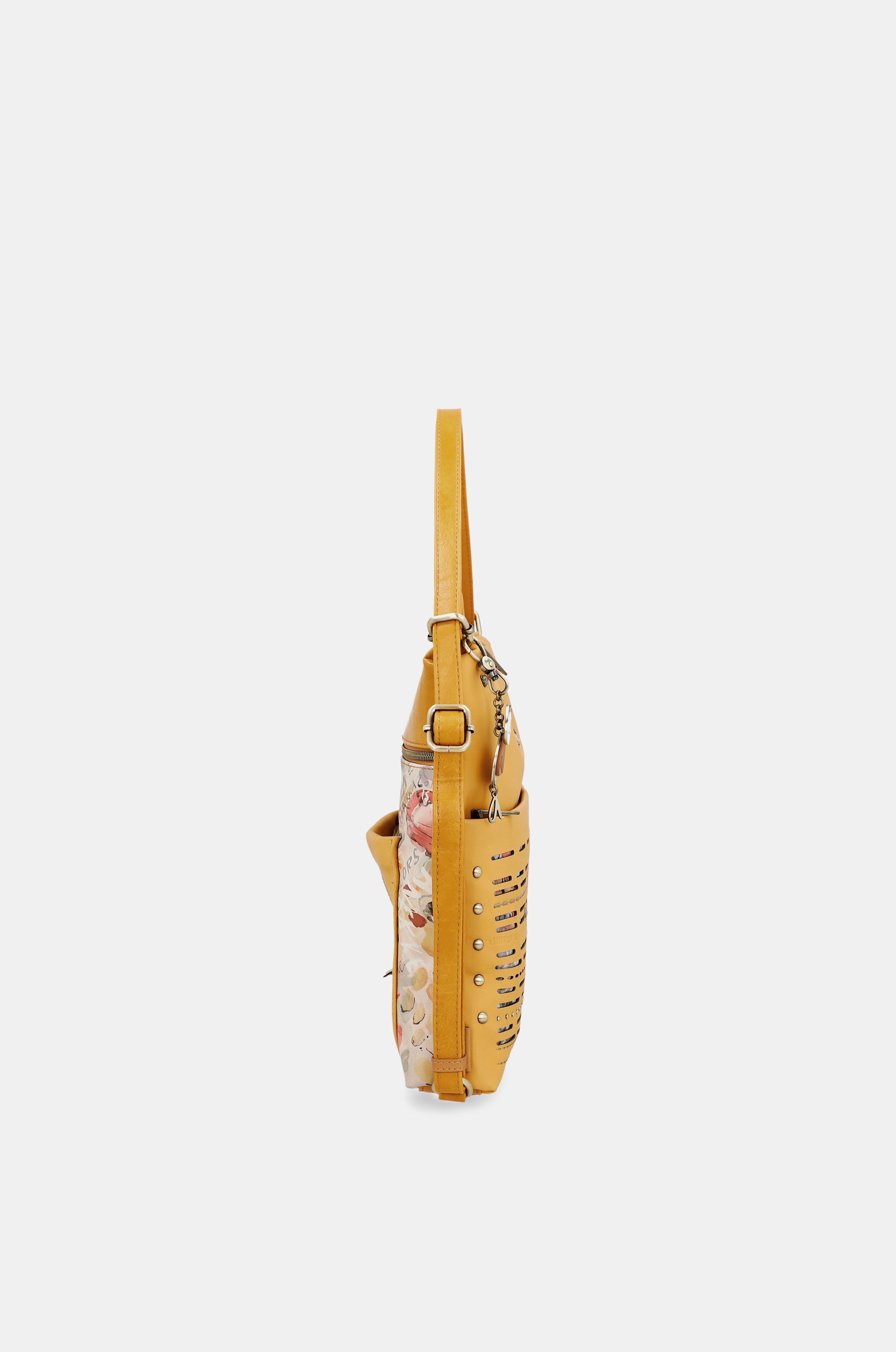 Nature Pachamama convertible ochre bag into a backpack