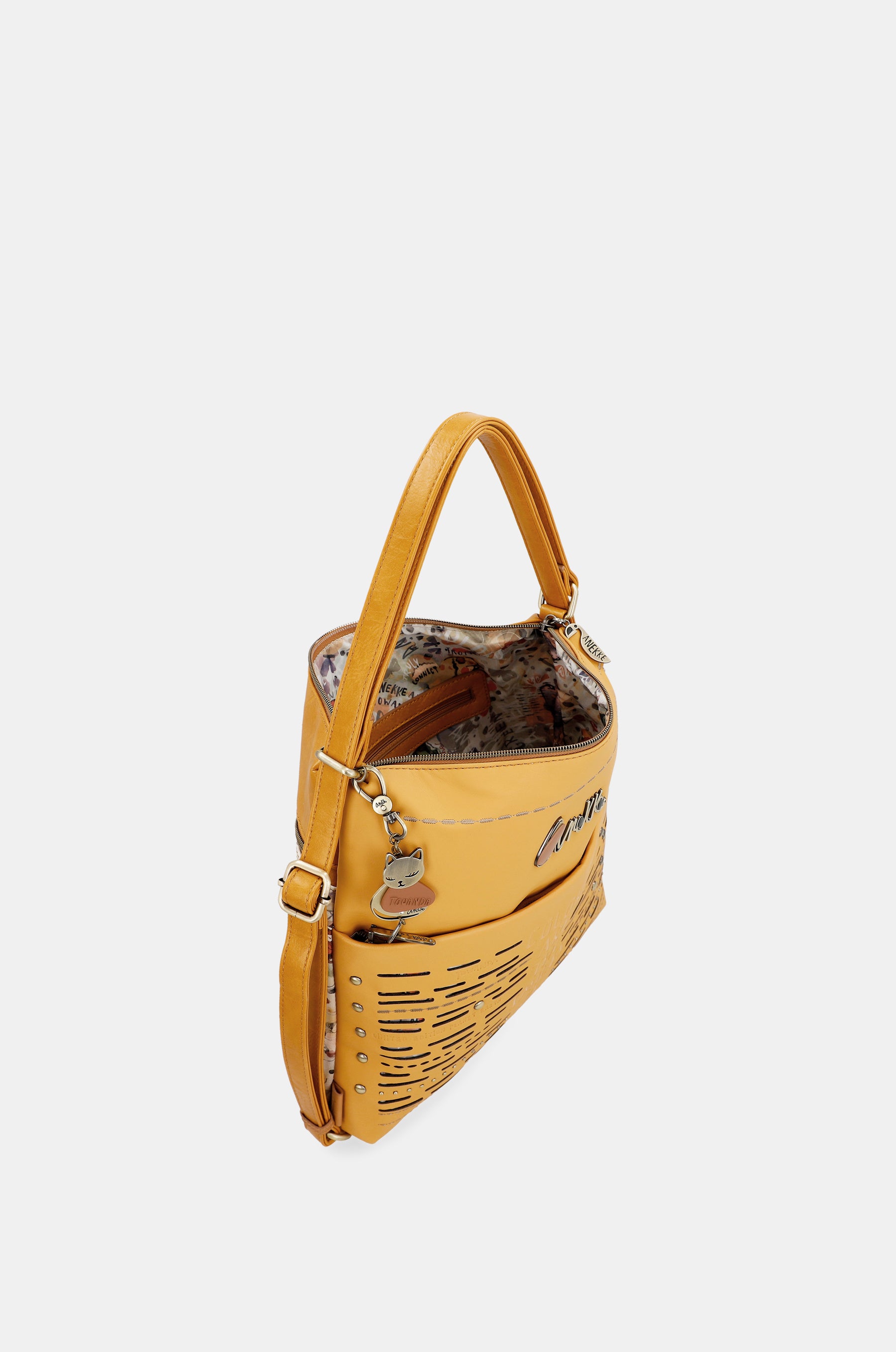 Nature Pachamama convertible ochre bag into a backpack