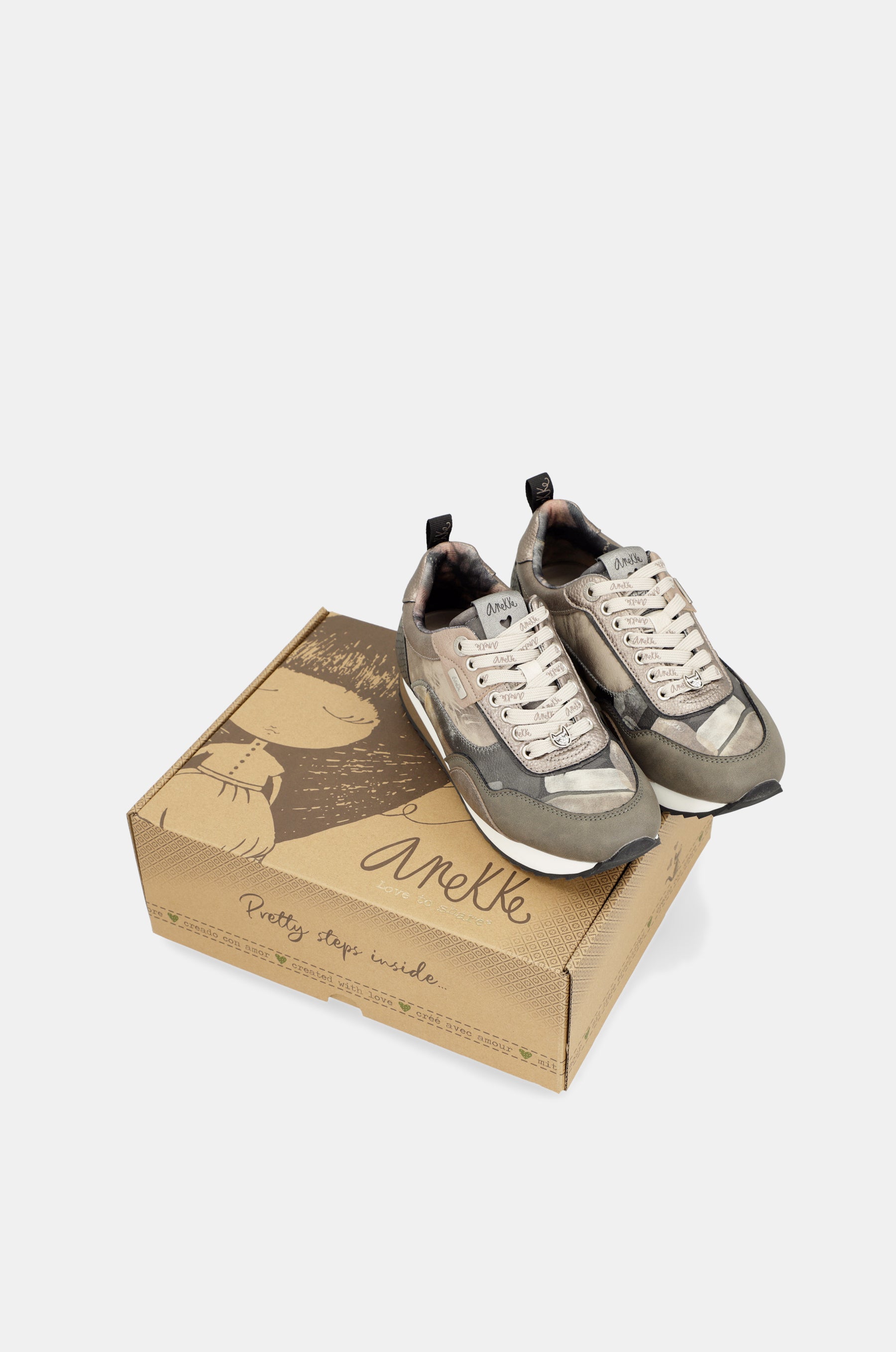 Travel grey sneakers