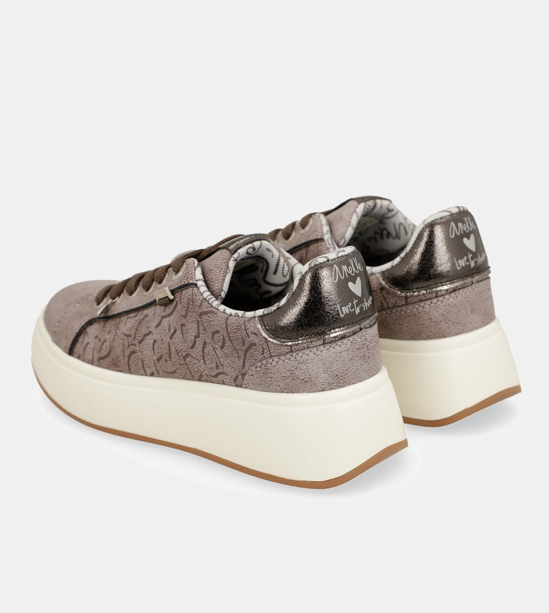 Casual ecru sneakers