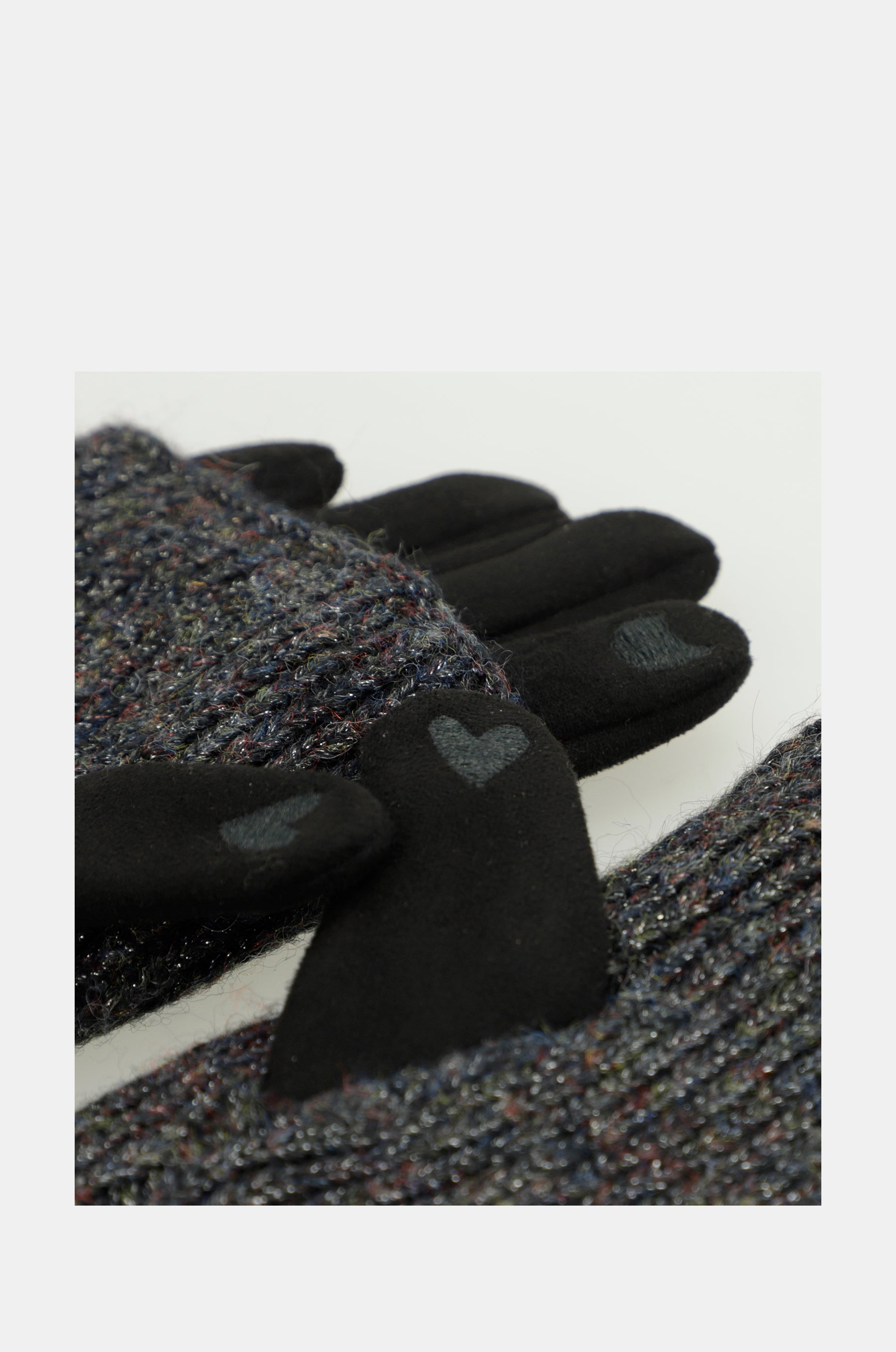 Black extendable gloves