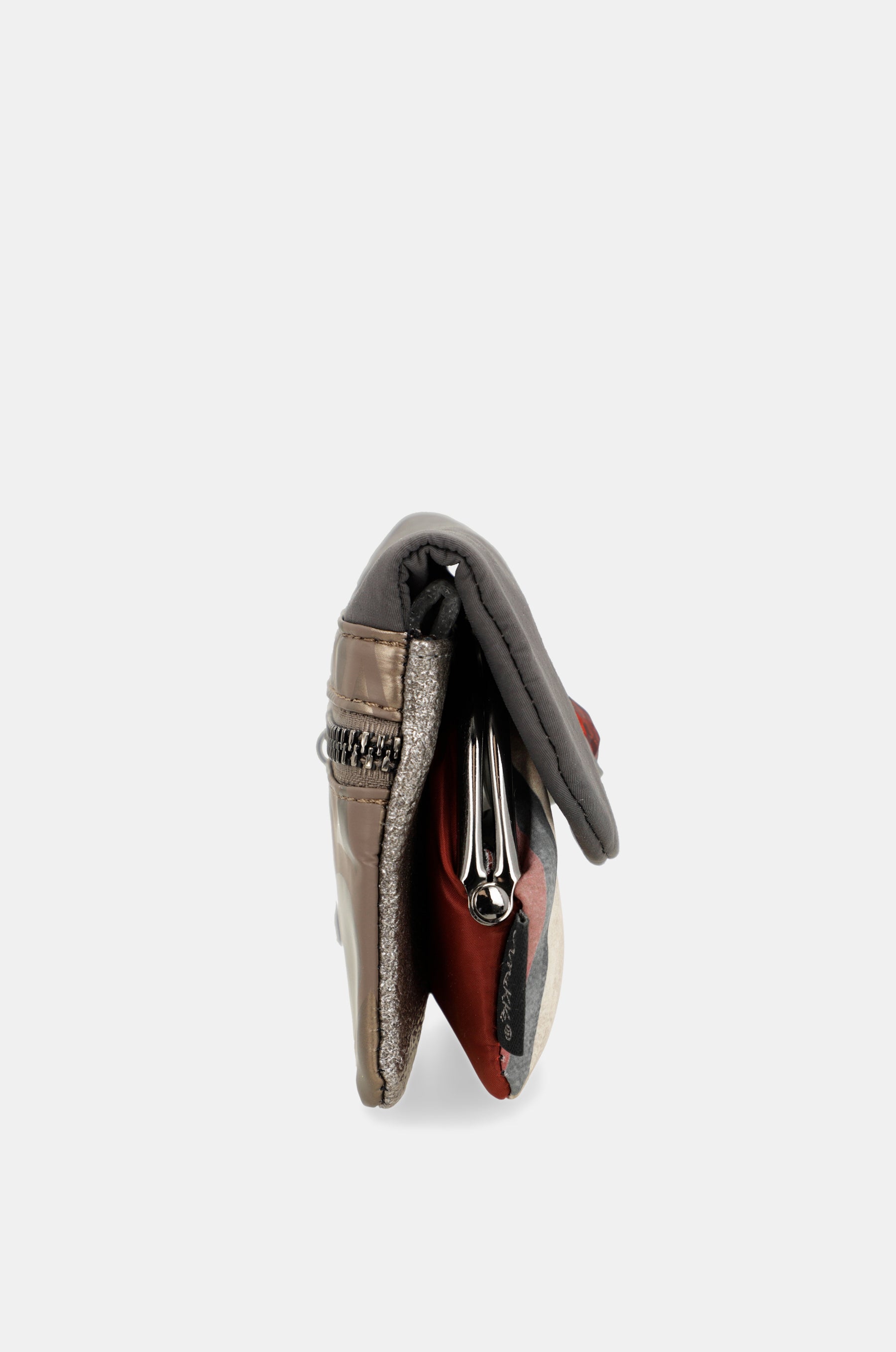 Imaginary coin purse with flap