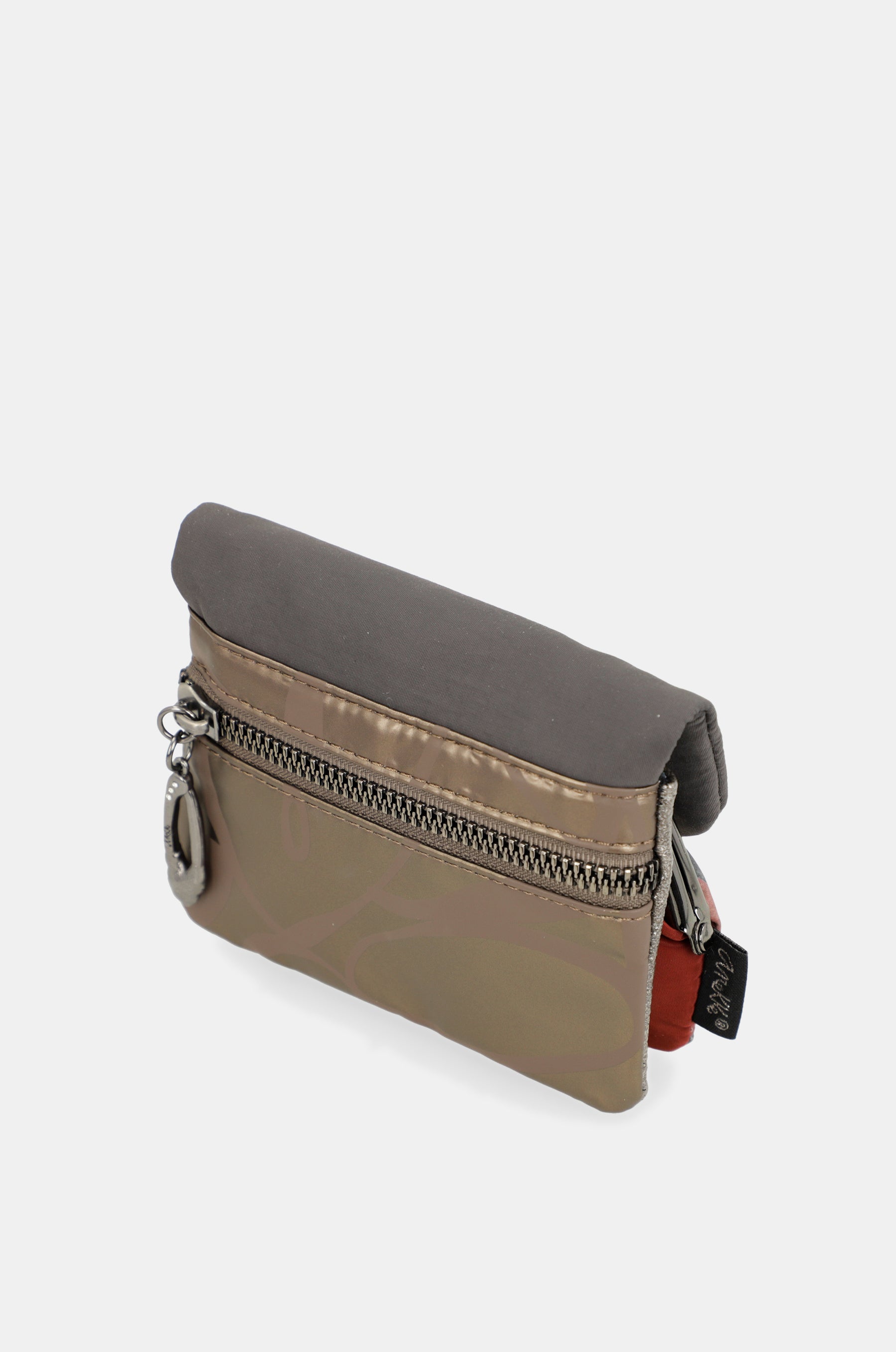 Imaginary coin purse with flap