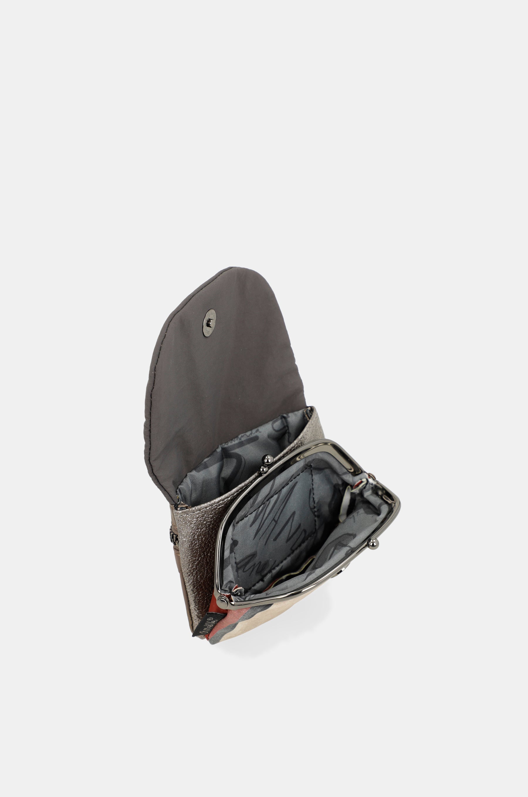 Imaginary coin purse with flap