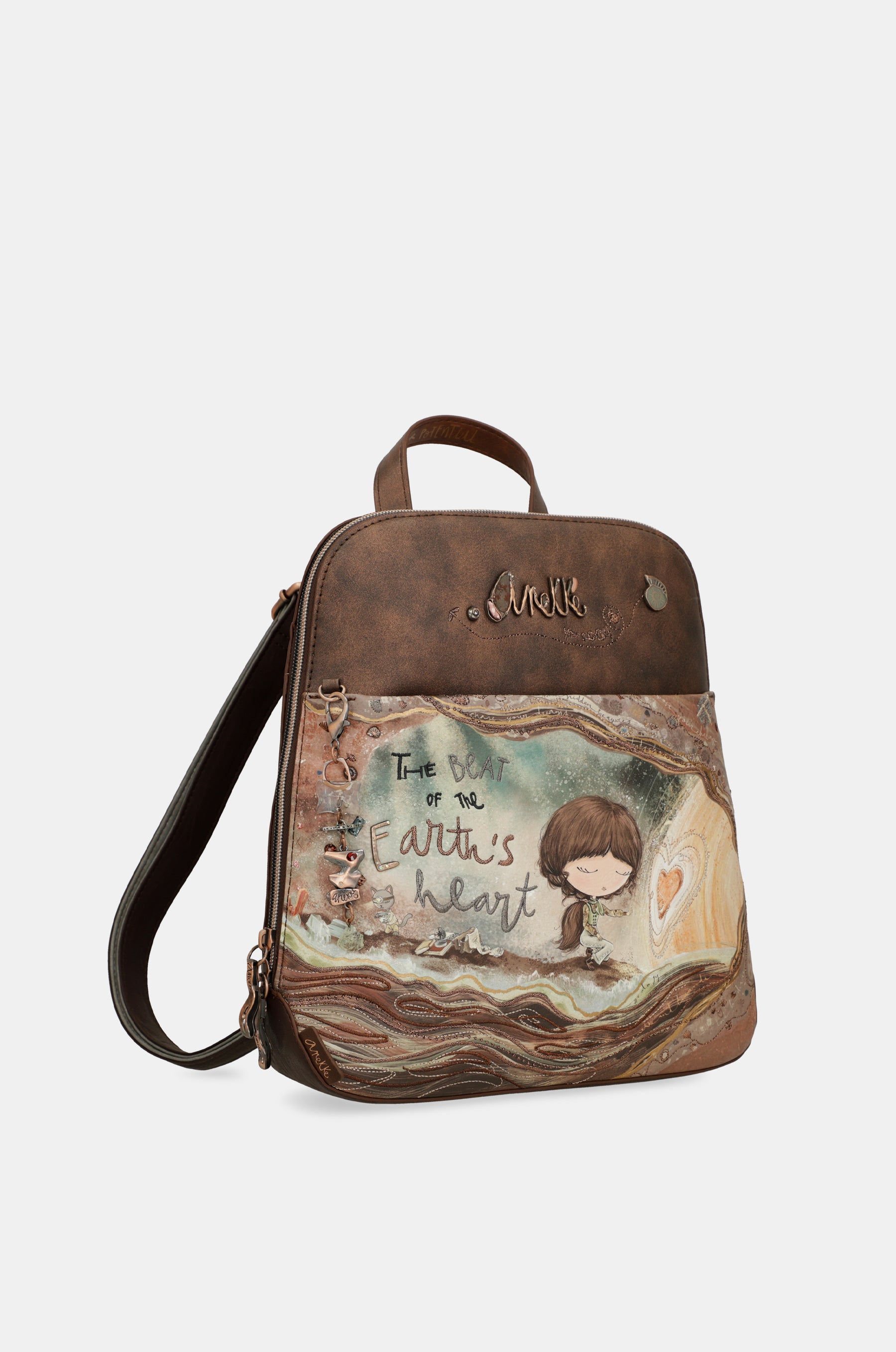 Core medium backpack for leisure use